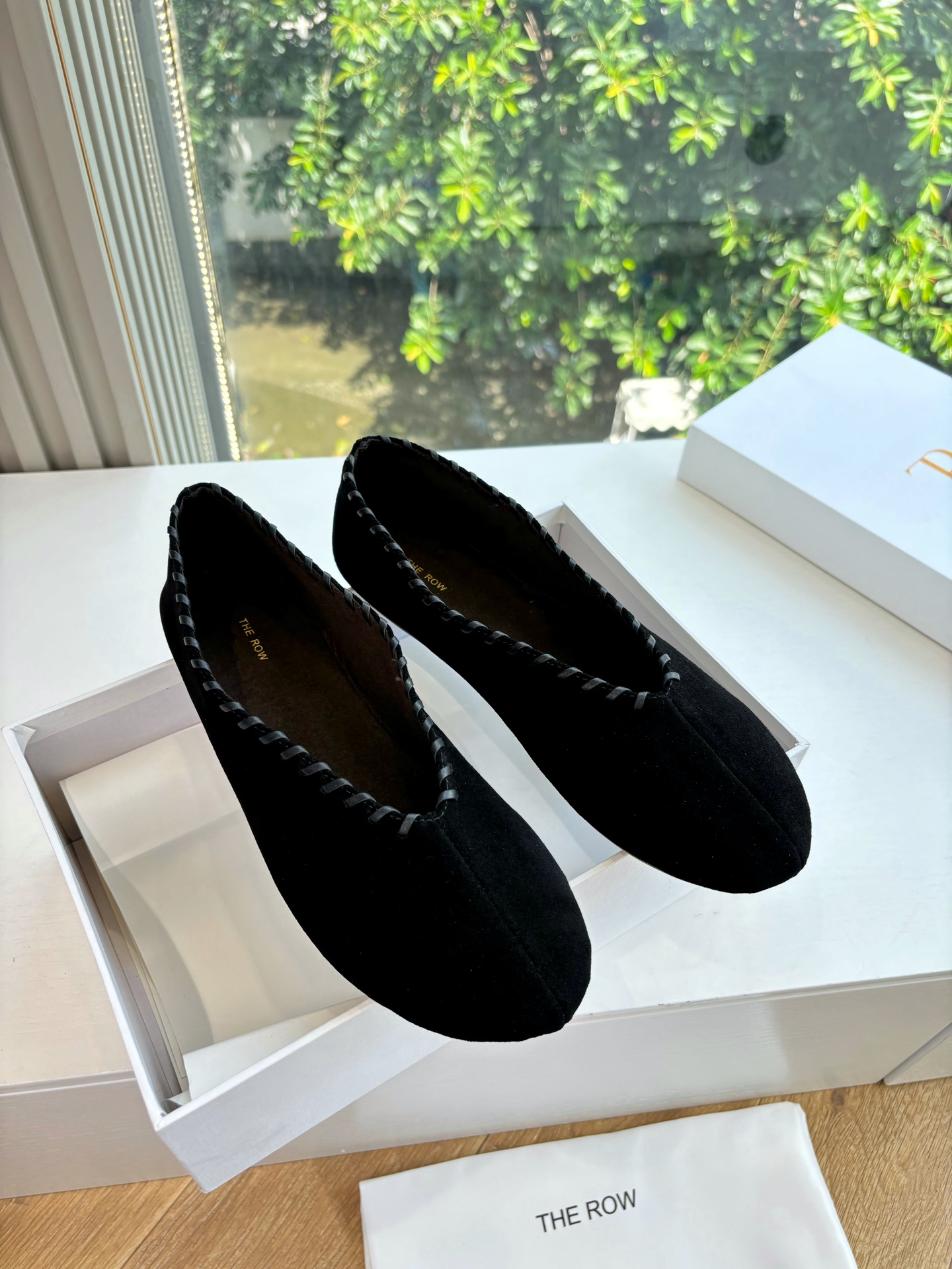 NO:480339,G679 What to see is what to get the ro* genuine leather round head is minimalist and versatile flat loafer shoes. The feet are really the most comfortable style I have ever worn. It's so soft!  The socks must take it away. It has a high-end and simple feeling, in fact, in addition to being beautiful, its comfort is really easy to wear so hard that it is reluctant to take it off!  Match with jeans, suit pants, skirts without any incongruousness, imported frosted sheepskin fabric, imported sheepskin inner soles, genuine leather soles, size 35-39 (customized for 40-41, no return or replacement), fur shoes, loafers, skirts, jeans, business suit, sheepskin19860909G679所见即所得the ro*真皮圆头极简百搭平底乐福鞋脚真的是史上我穿过最最舒服的款式太柔软啦！磨脚星人一定要收了它 有一丢高级又简约的感觉其实除了好看以外它的舒适度真的是好穿到舍不得脱下来啦！搭配牛仔裤 西装裤 半身裙都毫无违和感 面料进口磨砂羊皮 内里进口羊皮 鞋底真皮鞋底 尺码35-39（40-41定制不退不换）,毛毛鞋,loafers,skirts,jeans,business suit,sheepskin,Women's Shoes