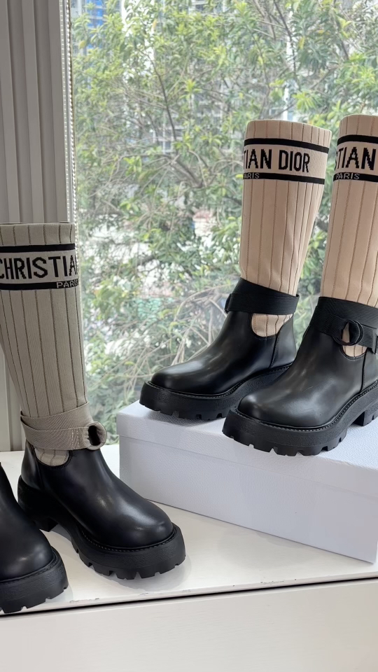 G133Miss Dior 迪奥 CD 秋冬长靴 Miss Dior 迪奥 CD秋冬最新色高定海报款D-Major电绣拼 G133Miss Dior 迪奥 CD 秋冬长靴 Miss Dior 迪奥 CD秋冬最新色高定海报款D-Major电绣拼