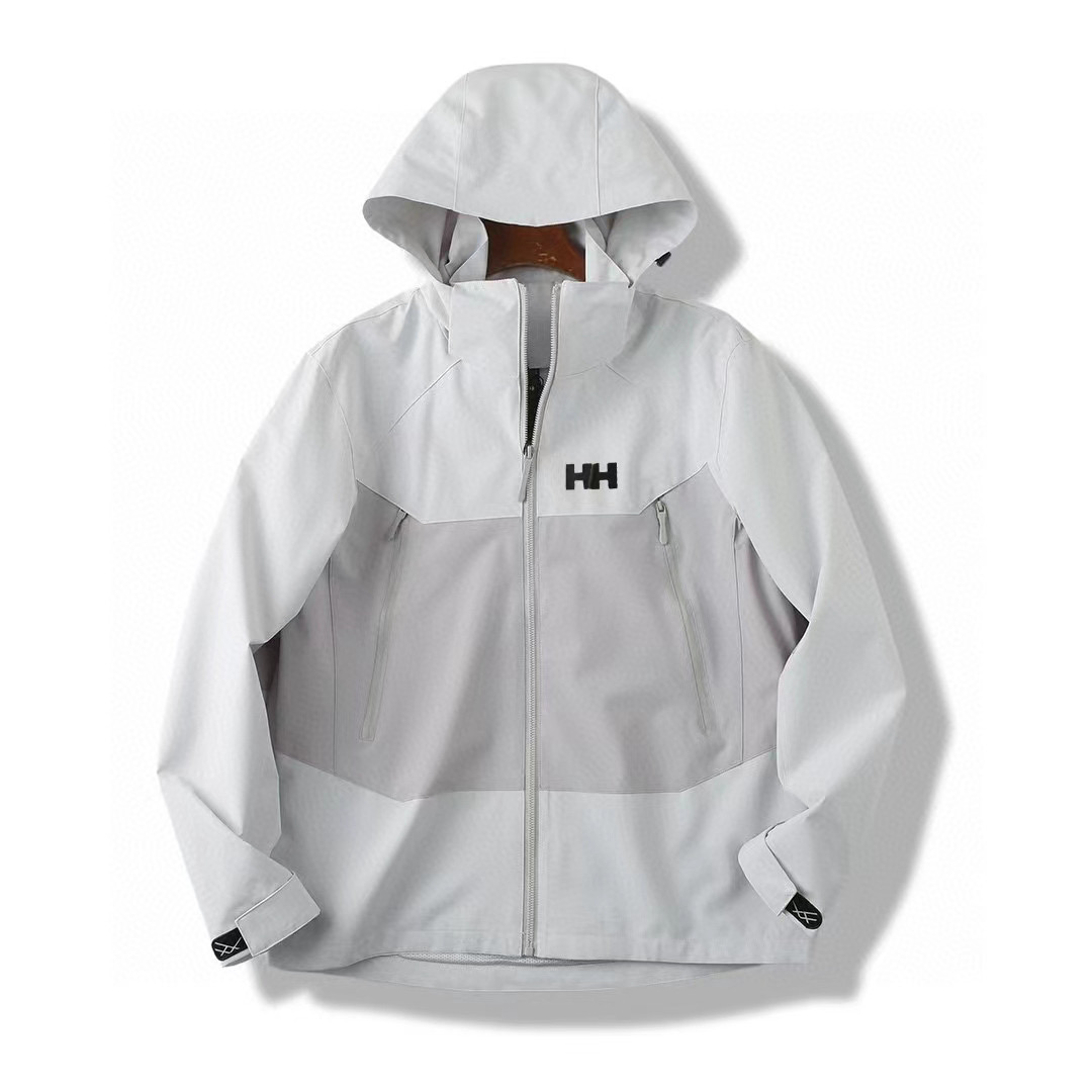 💰194
HELLY HANSEN/HH/
2025海丽汉森冲锋衣外套
春季海丽汉森家同款连帽休闲外套!
男女情侣款户外冲锋衣!
都市机能防风弹力工装外套,采用双层编织可防水、透气、四面弹科技面料,让您在运动中获得舒适感。
面料具备轻量化、微弹力、防泼水、出色透气性等特点!非常适合日常城市通勤!
内里采用高级户外透气网眼面料,整体平顺性很好 且具备透气性!
版型方面,衣服采用真正的3D立体裁剪设计,大家可以看我们的细节图!
版型非常出色,立体裁剪的多裁片设计,让衣身更加贴合身材,真正做到有型不紧绷 不臃肿!撞色拼接的设计,更加青春,活力!
不多说 ,各位看图!,尤其是 细节,大家可以细看 就知道它用料的水准,这些都是实打实骗不了人的,开年王炸款 ,当之无愧!推荐入手!
颜色:黑色 ,咖啡色,灰白色,米卡其,绿色,冰川兰
尺码:M-4XL