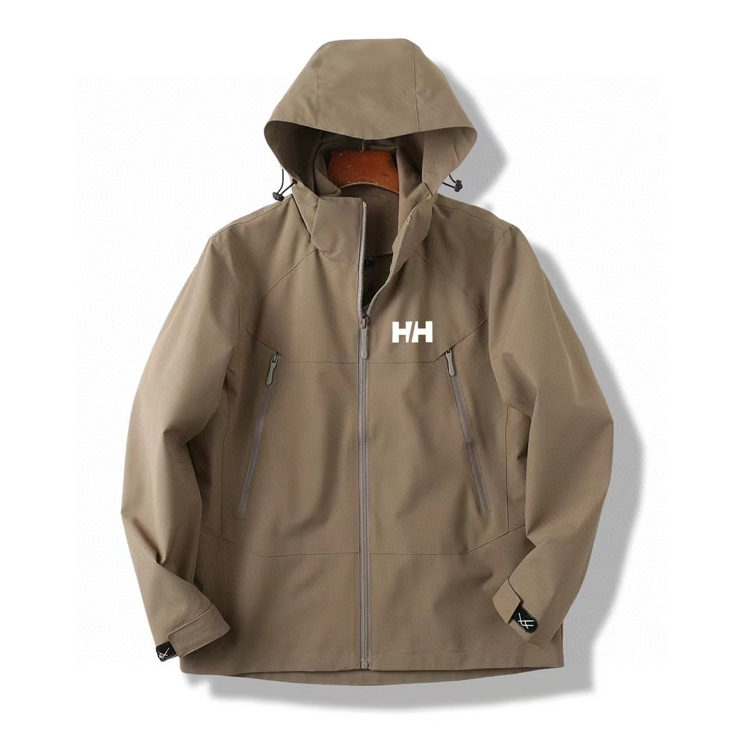 💰194
HELLY HANSEN/HH/
2025海丽汉森冲锋衣外套
春季海丽汉森家同款连帽休闲外套!
男女情侣款户外冲锋衣!
都市机能防风弹力工装外套,采用双层编织可防水、透气、四面弹科技面料,让您在运动中获得舒适感。
面料具备轻量化、微弹力、防泼水、出色透气性等特点!非常适合日常城市通勤!
内里采用高级户外透气网眼面料,整体平顺性很好 且具备透气性!
版型方面,衣服采用真正的3D立体裁剪设计,大家可以看我们的细节图!
版型非常出色,立体裁剪的多裁片设计,让衣身更加贴合身材,真正做到有型不紧绷 不臃肿!撞色拼接的设计,更加青春,活力!
不多说 ,各位看图!,尤其是 细节,大家可以细看 就知道它用料的水准,这些都是实打实骗不了人的,开年王炸款 ,当之无愧!推荐入手!
颜色:黑色 ,咖啡色,灰白色,米卡其,绿色,冰川兰
尺码:M-4XL