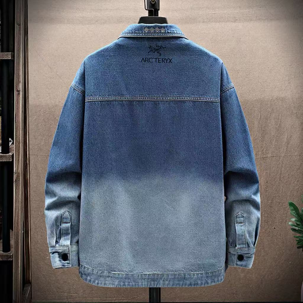  💰160
【主推款】ARC'TERYX（始祖鸟）潮流复古，美式休闲牛仔棉，聚酯纤维定织混纺牛仔料外套
挺拔，干练，立体，巨有型常规牛仔厚度，春秋二季随意切换
大方翻领，标准版型胸前二测直瀑式口袋，精致好看
整衣做了水洗工艺，不缩水，经典复古，潮流百搭
巨好搭裤子，牛仔裤，休闲裤，卫裤，工装裤等等
腋下立体剪裁，背部多裁片拼接工艺
做工走线工整，果断自留一件自己穿！
喜欢牛仔外套的兄弟，别错过，真心好牛仔哈！

颜色黑色 蓝色
尺码M-4XL

​

​


















