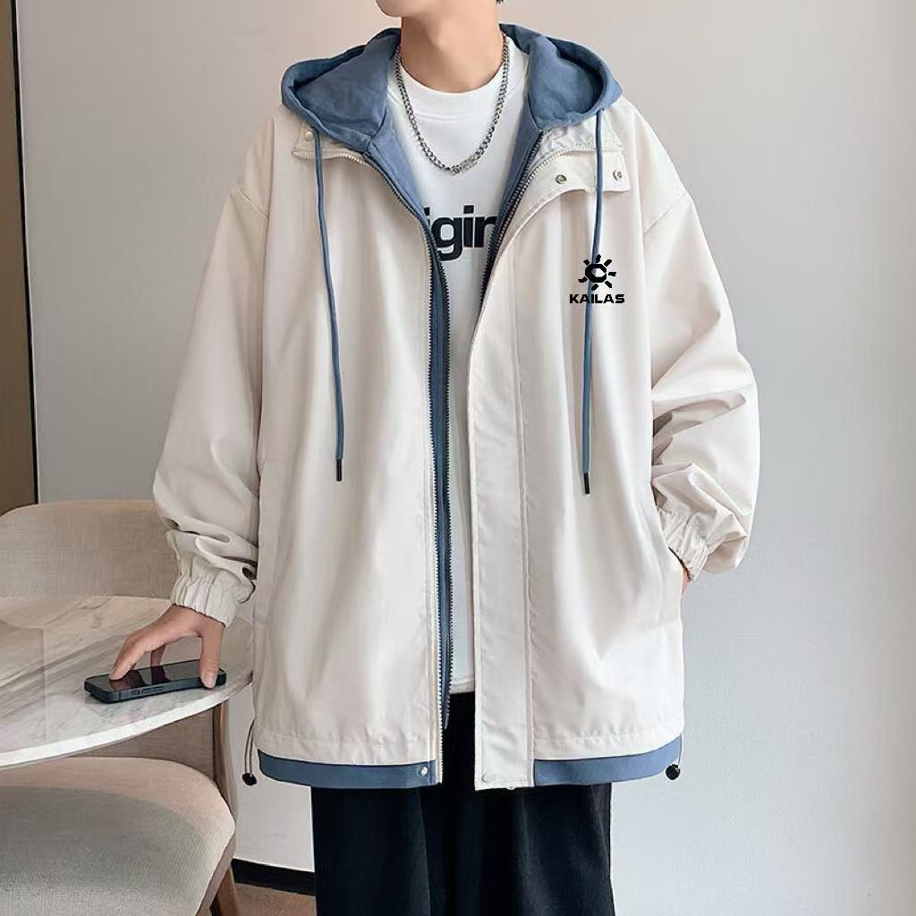💰150
凯乐石KAILAS拼接连帽假两件美式山系户外登山服外套夹克
高品质三防冲锋衣,真正的户外探险家,绝不会错过凯乐石KAILAS这款软壳登山服。它以美式山系风格为灵感,充满野性与自由气息。在雪山、丛林等复杂户外环境,它的防水性能堪称一绝,暴雨中也能保持干爽。男女同款的设计,让你和同伴在户外穿着整齐划一,无惧风雨,共同征服每一座山峰,探索未知的户外天地,成为大自然中最酷的探险家。
颜色浅卡其+雾霾蓝 黑色+浅麻灰 黑色+雾霾蓝 粉色+白色 浅卡其+咖啡 果绿+白色 雾霾蓝+浅麻灰 孔雀蓝+杏色 紫色+白色
尺码M-3XL