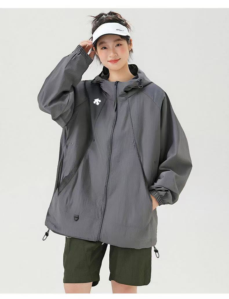 ❇️ 上新💰158 🔥
DESCENTE/迪桑特户外男女轻量皮肤衣弹力防晒UPF90+防风夹克外套KOLONSPORT可隆皮肤衣防晒服 这件皮肤衣面的料采用紫外线防面护料,对UVA和UVB提都供有效防晒可仅不以方多位护保身体止防晒伤,防晒能力出众;其它次还采用了防水泼处理,天夏乐园尽情去海边玩水啦,要是碰上跑雨下步也不担用心爱美女孩必备的防晒衣!大太阳的时候当防晒穿。冷的时候当外套穿,晚上还能出门炸街衣看服似简单,际实好多处拼接,辨识度满满,牌大显尽,口袋也有拉设链计,安性全很好,帽子袖和口都有松拼紧接,伸缩自如实用性和美观性集为一体的防晒衣还得是迪家的 透气性棒棒哒,不会闷热,防晒性能也是很不错可以做
颜色:白色/黑色/薄雾灰/龙息褐/古苔绿
尺码:S-3XL