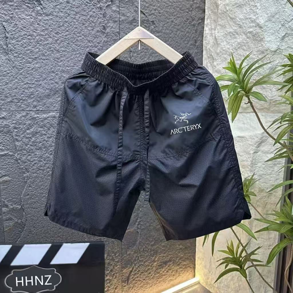 💰95
ARC'TERYX始祖鸟防刮耐磨立裁男士户外休闲五分速干短裤 城市机能户外!
城市通勤系列运动短裤~2025年夏季最新款柜上在售!
户外3D立体剪裁,裤子上身舒适合体,日常生活与通勤均可穿搭~
面料选用功能性速干科技面料轻量化科技打造,上身轻便无负重四面机械弹力拉伸,运动无束缚~
高密梭织,质地挺括结实耐磨防刮经久耐穿~户外3D立体剪裁,
上身效果显瘦有型
款式简洁日常生活与通勤均可穿搭能够满足你任何场合的穿搭所需,裤子半松紧設计,穿脱方便,脚口高温压胶,看上去比一般的短裤要有档次⬆️
颜色:黑色,灰色,米白色
尺码:M-4Xl