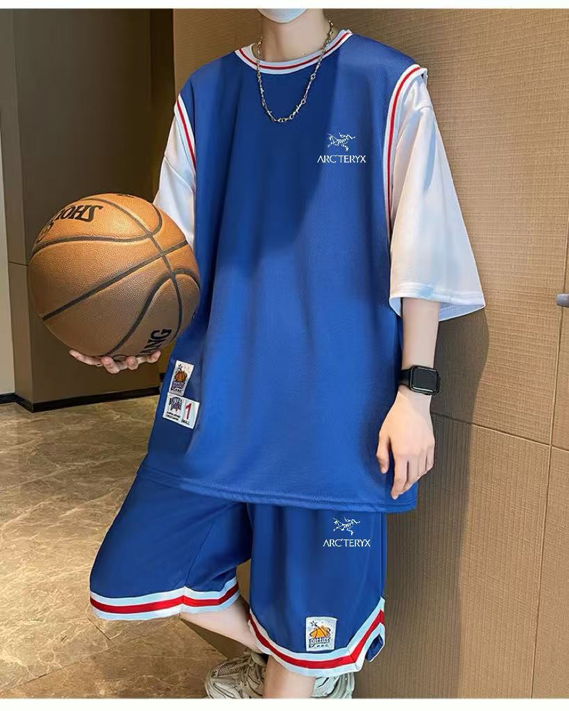 供💰95
Arcteryx始祖鸟拼接篮球服情侣款速干透气运动休闲假两件训练跑步套装
最新设计款式 胸前经典logo简单有不失细节 印花logo简约的同时又细节满满 时尚非常有青春的气息 采用定制网眼布面料 亲肤柔肤，吸汗透气，顶级舒适感 原厂宽松版激光裁剪 做工八倍镜细节无死角 人均必备的高质常青款 完美体现简约利落形象 拼色 色基调玩转全色系穿搭既可当篮球服训练服也可以日常出行穿，潮人必备
-夏日清新款 众多网红明星同款 情侣必备
-坯布数码印花 清晰透气舒适

颜色：蓝色 白色 黑色 
尺码：M-4XL












     









