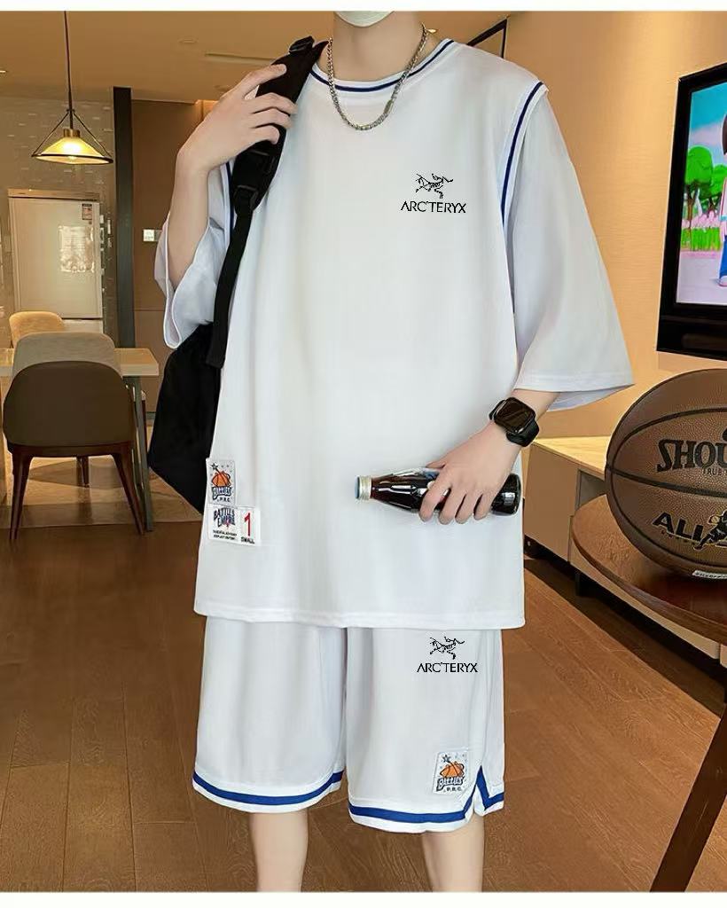 供💰95
Arcteryx始祖鸟拼接篮球服情侣款速干透气运动休闲假两件训练跑步套装
最新设计款式 胸前经典logo简单有不失细节 印花logo简约的同时又细节满满 时尚非常有青春的气息 采用定制网眼布面料 亲肤柔肤，吸汗透气，顶级舒适感 原厂宽松版激光裁剪 做工八倍镜细节无死角 人均必备的高质常青款 完美体现简约利落形象 拼色 色基调玩转全色系穿搭既可当篮球服训练服也可以日常出行穿，潮人必备
-夏日清新款 众多网红明星同款 情侣必备
-坯布数码印花 清晰透气舒适

颜色：蓝色 白色 黑色 
尺码：M-4XL












     









