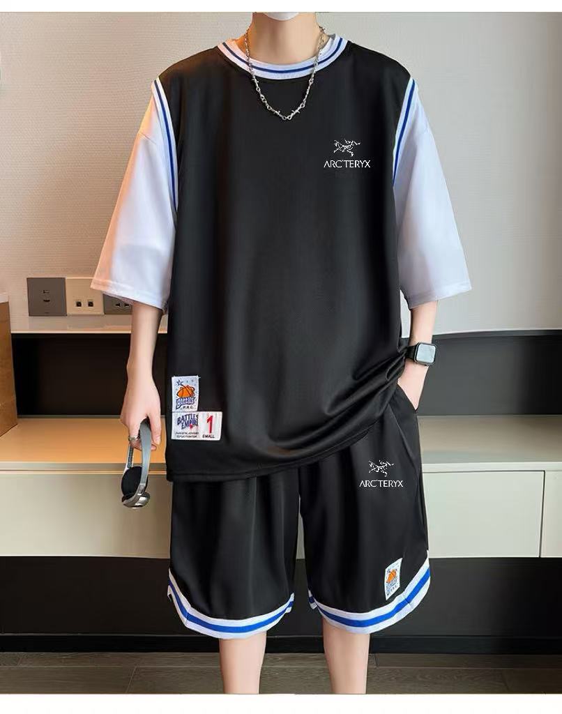 供💰95
Arcteryx始祖鸟拼接篮球服情侣款速干透气运动休闲假两件训练跑步套装
最新设计款式 胸前经典logo简单有不失细节 印花logo简约的同时又细节满满 时尚非常有青春的气息 采用定制网眼布面料 亲肤柔肤，吸汗透气，顶级舒适感 原厂宽松版激光裁剪 做工八倍镜细节无死角 人均必备的高质常青款 完美体现简约利落形象 拼色 色基调玩转全色系穿搭既可当篮球服训练服也可以日常出行穿，潮人必备
-夏日清新款 众多网红明星同款 情侣必备
-坯布数码印花 清晰透气舒适

颜色：蓝色 白色 黑色 
尺码：M-4XL












     









