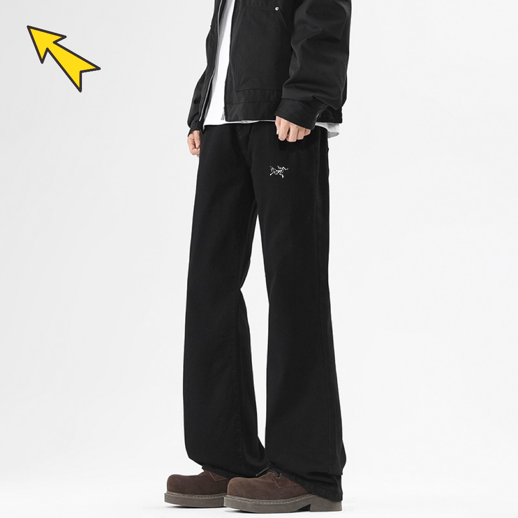 供货价:80💰『常熟热销篇章』顶级贸易货,工厂1:1定制,原包装+原吊牌
Arcteryx始祖鸟2025新款美式高街水洗直筒牛仔裤百搭男女休闲拖地长裤四季款
出行必备可盐可甜。 
牛仔裤是近几年衣柜里必不可少的,无论长短,牛仔裤的实用性&休闲感都是一流的,其实普通的牛仔裤对于穿法和搭配还是挺讲究的,让牛仔裤变开了百搭神器,无论是普通的棉鞋,运动鞋,还是高邦的帆布鞋或者皮靴,都能穿出最时尚的花,对于上衣的搭配也很随性,怎么穿都好看。
潮范机能 水洗设计 个性十足 不起球不变形透气舒适 活性定染工艺 不褪色 加厚水洗斜纹工装棉面料,不粘毛,不掉色,上身立体有型,裤身LOGO简约印花,不变形不脱落,做工复杂精致,绝对的原单品质。 
颜色:黑色
尺码表: M-4 X L
尺码详情看图九