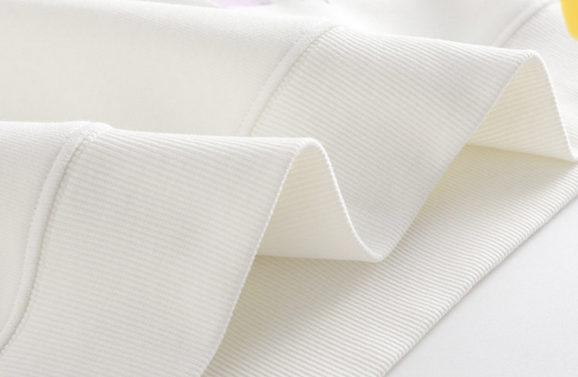 🛒购物价： p💰190
阿迪达斯Adidas高品质 秋季新品 3D印花宽松休闲百搭情侣圆领卫衣 
男女同款 情侣款
精选360g纯棉面料，慵懒舒适，面料手感柔软，每个季节必备的一款牛货，经典不俗套
从面料到印花给个细节都是无可挑剔，近乎完美
穿着时尚大方，经典百搭无可挑剔，
自留送朋友都是绝佳的选择！
建议主推 任何人都能驾驭 五星推荐👍
Colour：黑色  白色  灰色  黄色  粉色
Size：：M-3XL










