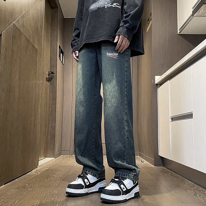 供💰80
25年春秋季新款巴黎世家BALENGIA渐变复古工装水洗牛仔裤直筒裤。 本就是火热的牛仔裤 ，今年赋予水做旧元素！更是潮流先锋者的不二选择。 上身也是非常好搭配，随便你怎么搭配！ 男女同款👫 

颜色： 图片色 
尺码：图九










