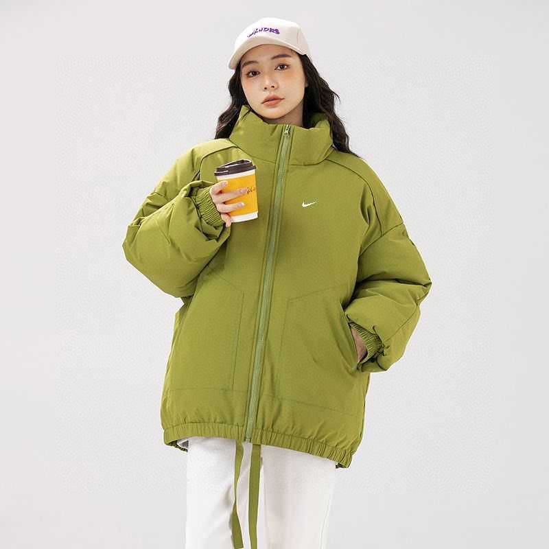 供💰135
NIKE/耐克冬季6色情侣款纯色潮牌加厚羽绒棉服面包服。
糖果色基础款，网红ins立领面包服 高品质9面料材质 内衬 400g手塞棉填充非常充实 版型超级正不显臃肿  清新复古学院风 人手两件不够穿 非常非常百搭💏  订制同缸同染辅料五金  拉链 抽绳等等  细节满满  诚意十足
颜色：黑   果绿   粉   棕   深灰   浅卡其
尺码：S&mdash;3XL
















