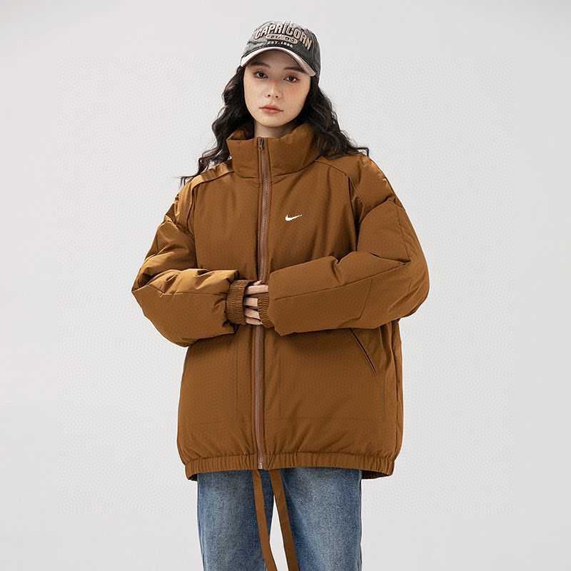 供💰135
NIKE/耐克冬季6色情侣款纯色潮牌加厚羽绒棉服面包服。
糖果色基础款，网红ins立领面包服 高品质9面料材质 内衬 400g手塞棉填充非常充实 版型超级正不显臃肿  清新复古学院风 人手两件不够穿 非常非常百搭💏  订制同缸同染辅料五金  拉链 抽绳等等  细节满满  诚意十足
颜色：黑   果绿   粉   棕   深灰   浅卡其
尺码：S&mdash;3XL
















