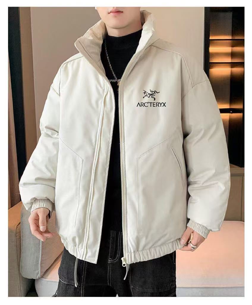 供💰135
ARC&lsquo;TERYX始祖鸟户外冬季休闲立领加绒棉衣
贸易出口订单，在市场上根本难得一见的好货！没有最好只有更好的一款！
轻盈又保暖，上身无负担～大冬天去雪山都妥妥的！一件保暖到底 对于懒人来说真的太nice了！
进口面料 超轻高密度 夹层新疆棉 无异味 更保暖，随意机洗还不用担心跑绒！穿了这件棉衣真的可以放弃其他棉服了！每个颜色在这个季节都很百搭！
纯色修身版棉衣！
无可挑剔的蓬松质感！更显年轻时尚‼

双侧拉链口袋，内里隐蔽口袋，外出绝对够用！下摆配有可收缩调节扣，松紧袖口防风更保暖！
立体剪裁，修饰身形，细节处暗藏心思，能包容多种身材！外贸订单工厂做出来的货，绝对是错过这个村就没这个店！

面料锁温保暖，导热性强，柔韧性更强！内里羽绒棉填充物~手感柔软细腻，真的是无法用言语形容，只有你真正拿到手去感受！上身感觉穿了就感觉钻进的棉花糖里，柔软又温暖！长期穿着不会变形！这绝对是今年做的最具性价比的一款高货，强烈推荐遇上的老铁人手一件！
颜色：黑色 粉色 深灰色 卡其色
尺码：M-3XL 
       
















