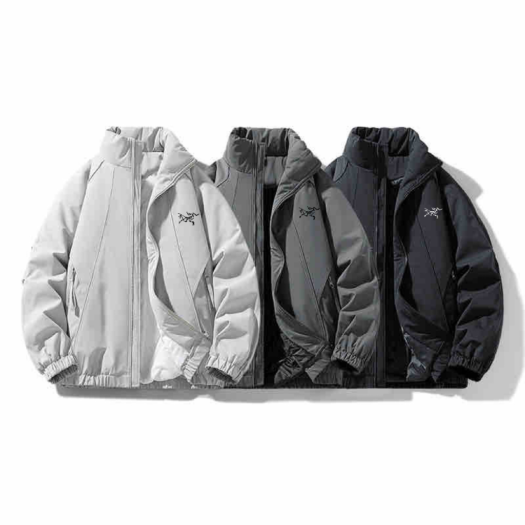 供💰140
ARC&lsquo;TERYX 始祖鸟宽松羽绒棉衣棉服立领面包服

面料采用柔软牛津 搭配700新疆羽绒棉高密度充绒 温暖舒适 宽松版型 提升运动灵活度
采用进口立体硅胶Logo 只为做到专柜一比一品质 原版定制领标吊牌 
一分钱一分货 比那种低价低端货厚两倍 可随意对比品质 手塞棉工艺 整件衣服厚实蓬松 保暖性强 单品可扛住零下30度寒冷天气 值得入手
                             
Color：黑色 灰色 云霜白
尺码：S-3xl








