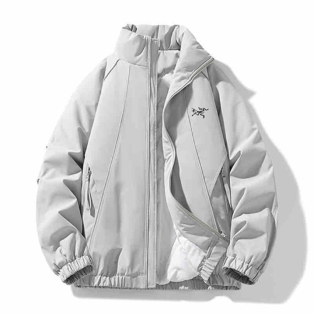 供💰140
ARC&lsquo;TERYX 始祖鸟宽松羽绒棉衣棉服立领面包服

面料采用柔软牛津 搭配700新疆羽绒棉高密度充绒 温暖舒适 宽松版型 提升运动灵活度
采用进口立体硅胶Logo 只为做到专柜一比一品质 原版定制领标吊牌 
一分钱一分货 比那种低价低端货厚两倍 可随意对比品质 手塞棉工艺 整件衣服厚实蓬松 保暖性强 单品可扛住零下30度寒冷天气 值得入手
                             
Color：黑色 灰色 云霜白
尺码：S-3xl








