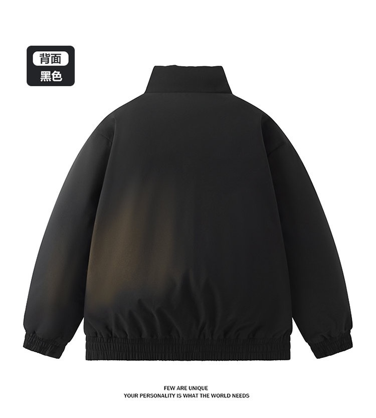 供💰140
DESCENTE  25年冬季迪桑特情情侣棉衣外套，户外情侣款立领加厚羽绒棉衣外套
可拆卸，简约大方的羽绒棉衣外套，超轻保暖，纯色设计，立体剪裁设计风格上身不拘束，强烈蓷介，人手一件的经典款 
性价比相当高，手塞羽绒棉填充，蓬松度好，柔软上身效果不臃肿，十分显瘦自然蓬松，保暖又很有型
防风防水拉链设计，可调节袖口抗寒效果赞，轻薄设计，可适应各种环境，拉链闭合方便穿着舒适，立体版型保暖系数好，锁住温暖，高档手塞羽绒棉，与羽绒衣服一样的做法，厚度适中，完全可以过冬哦，超高品质，比常规羽绒服更加保暖

颜色：军绿色 黑色 焦糖色 深灰色 藏青色 米白色
尺码S-3xl






