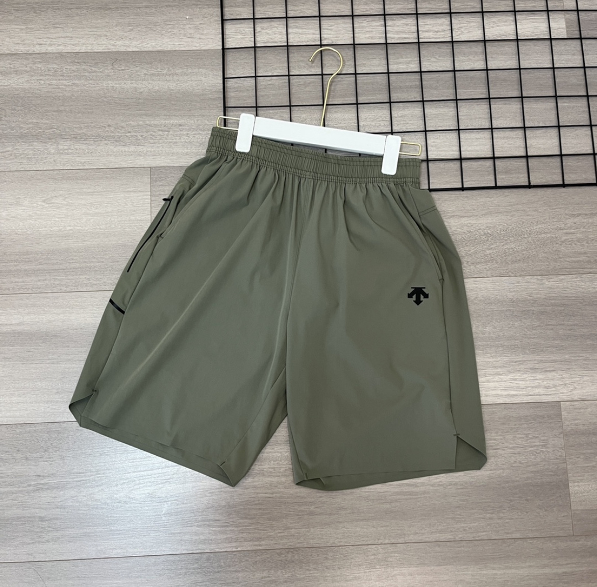 Alternative view of Shorts 08252