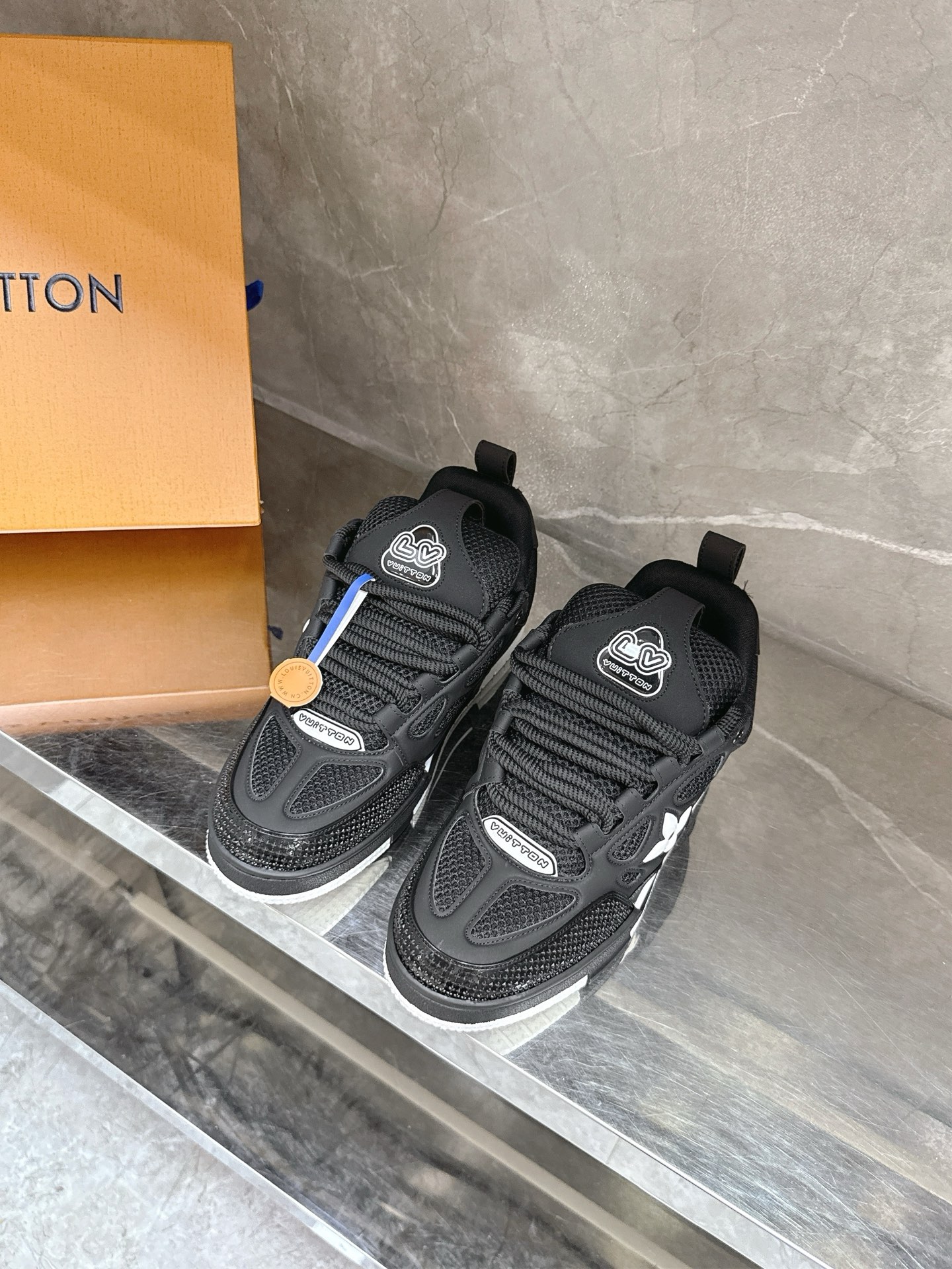 LV 顶级级别LOUIS VUITTON trainer 限定款 2