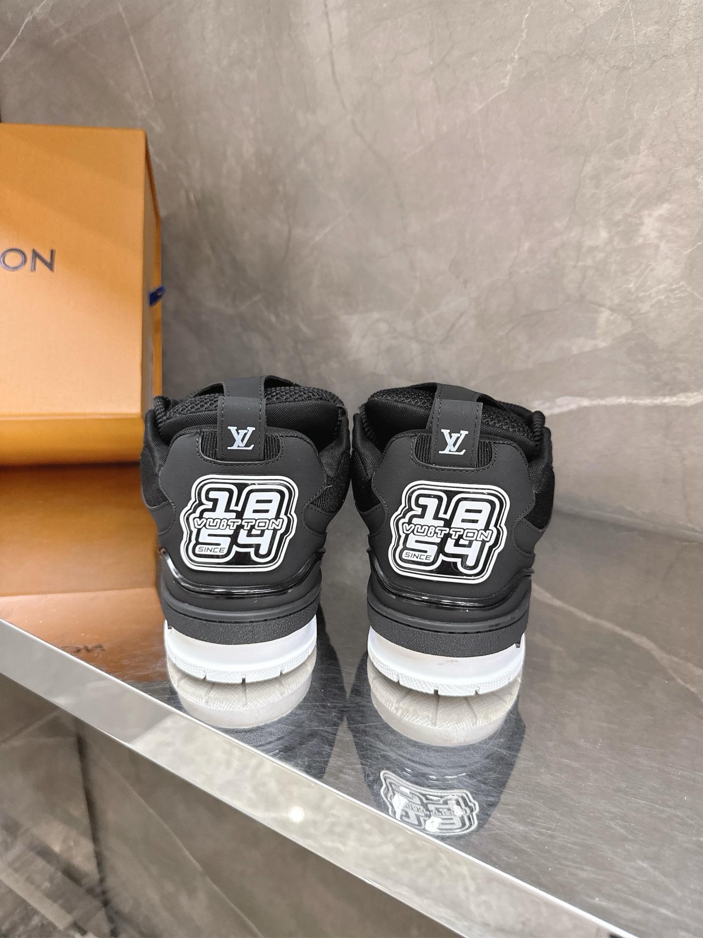 LV 顶级级别LOUIS VUITTON trainer 限定款 7