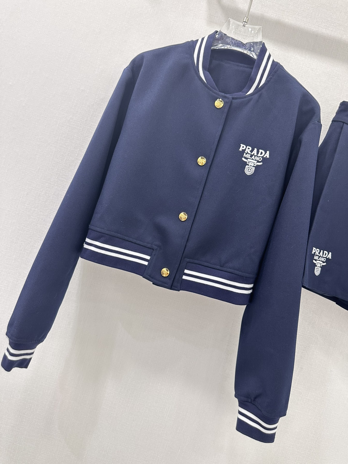 Prada 24 Autumn Series: Single-Size Female Suit with College De-Age Style - 图片 4