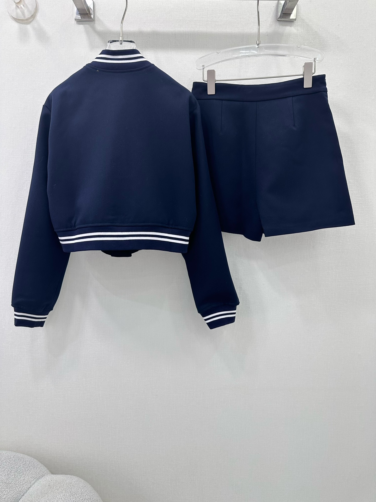 Prada 24 Autumn Series: Single-Size Female Suit with College De-Age Style - 图片 8