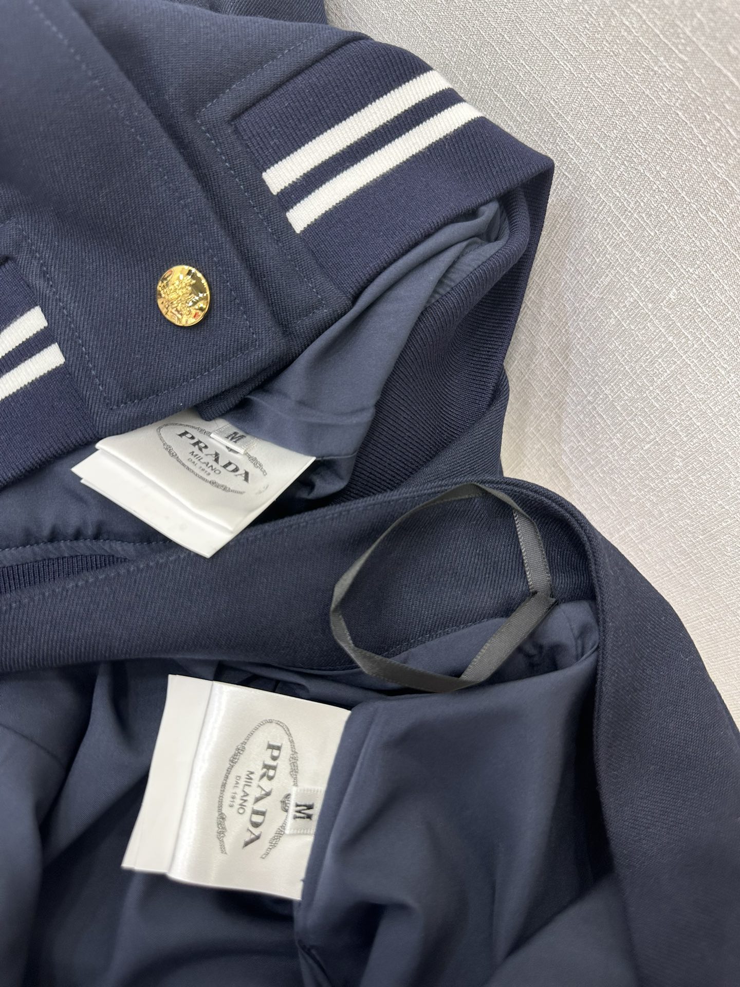 Prada 24 Autumn Series: Single-Size Female Suit with College De-Age Style - 图片 7