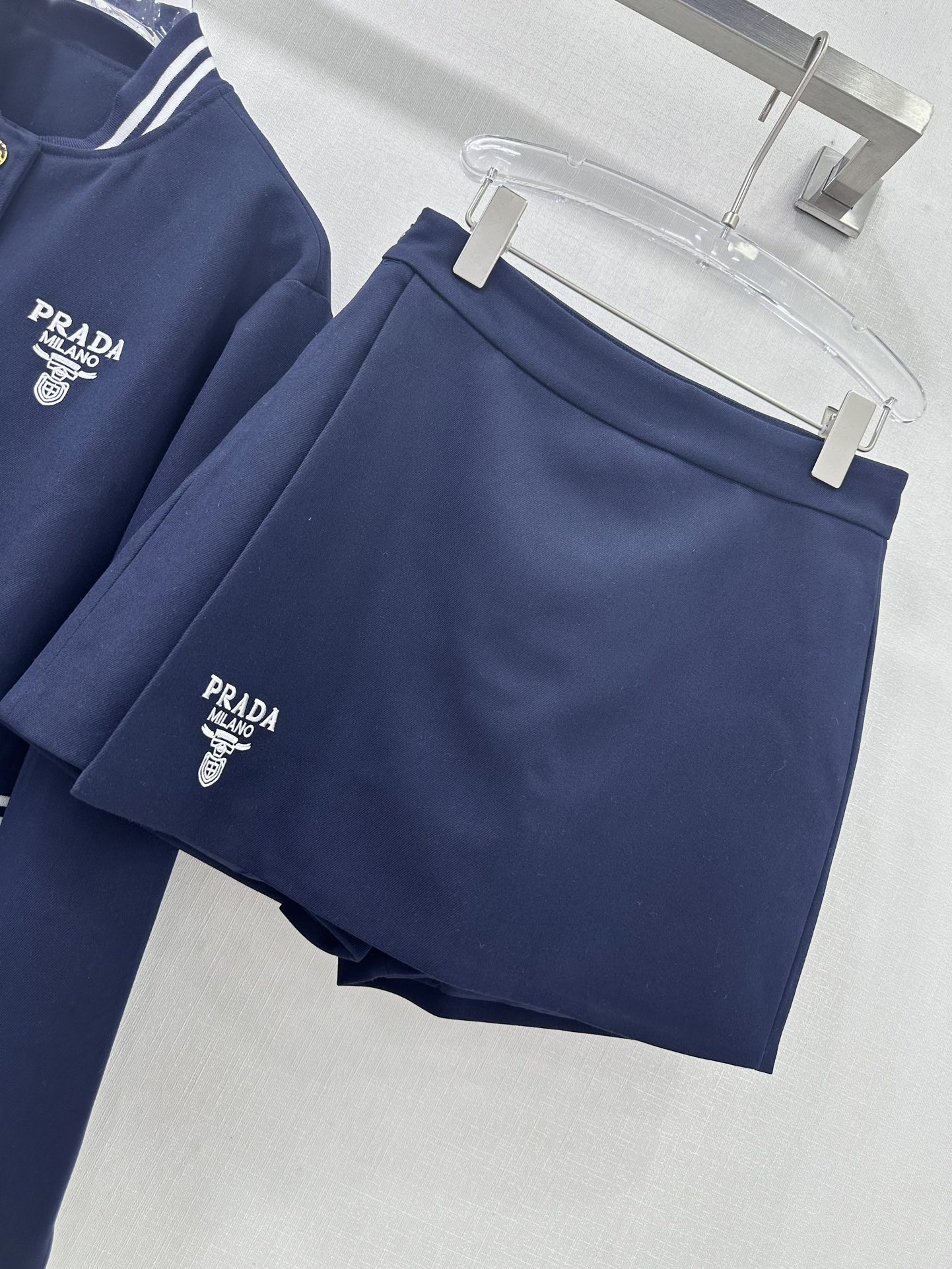 Prada 24 Autumn Series: Single-Size Female Suit with College De-Age Style - 图片 6