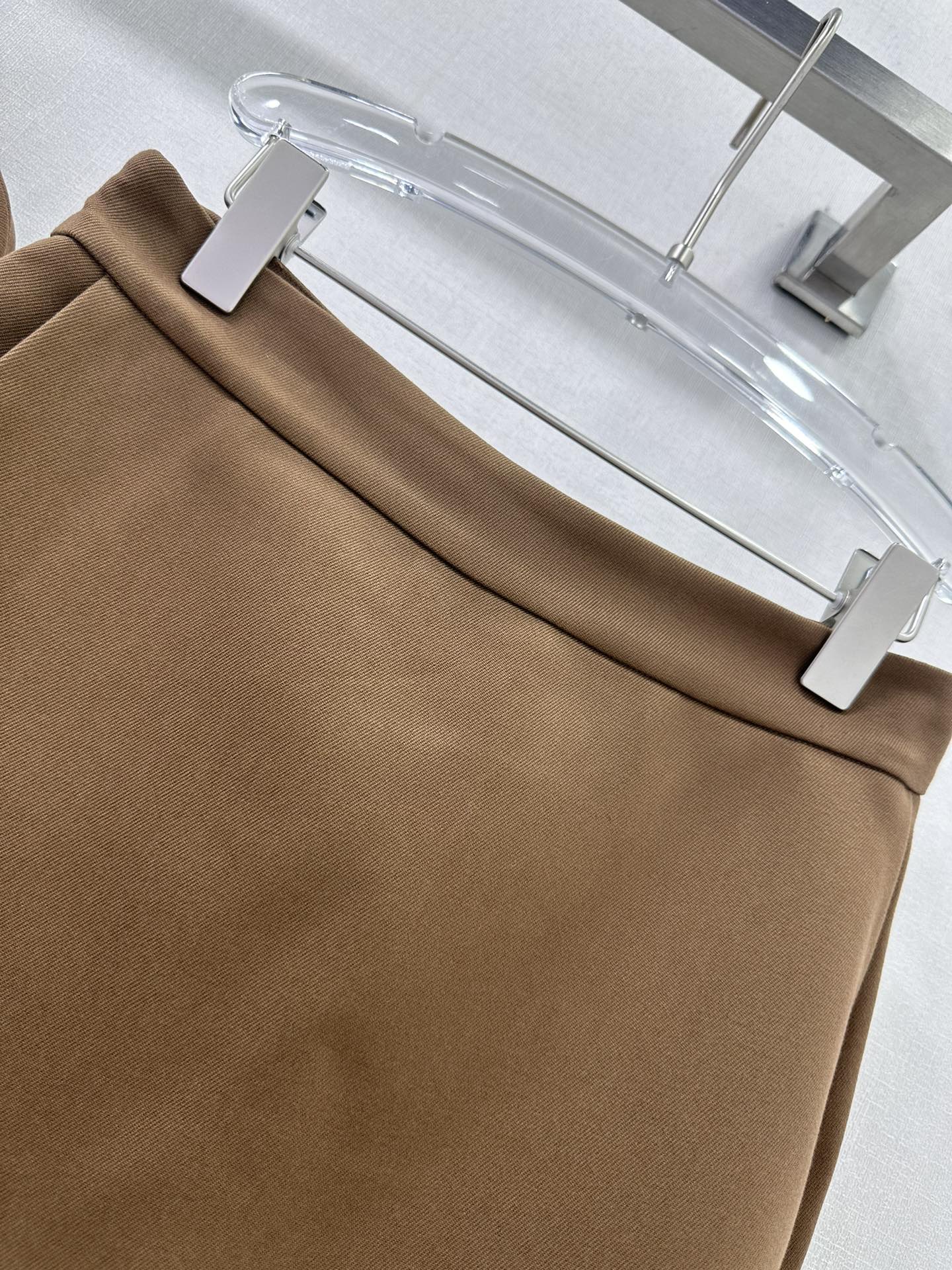 Prada 24 Autumn Series: Single-Size Female Suit Packaged with De-Age Design - 图片 5