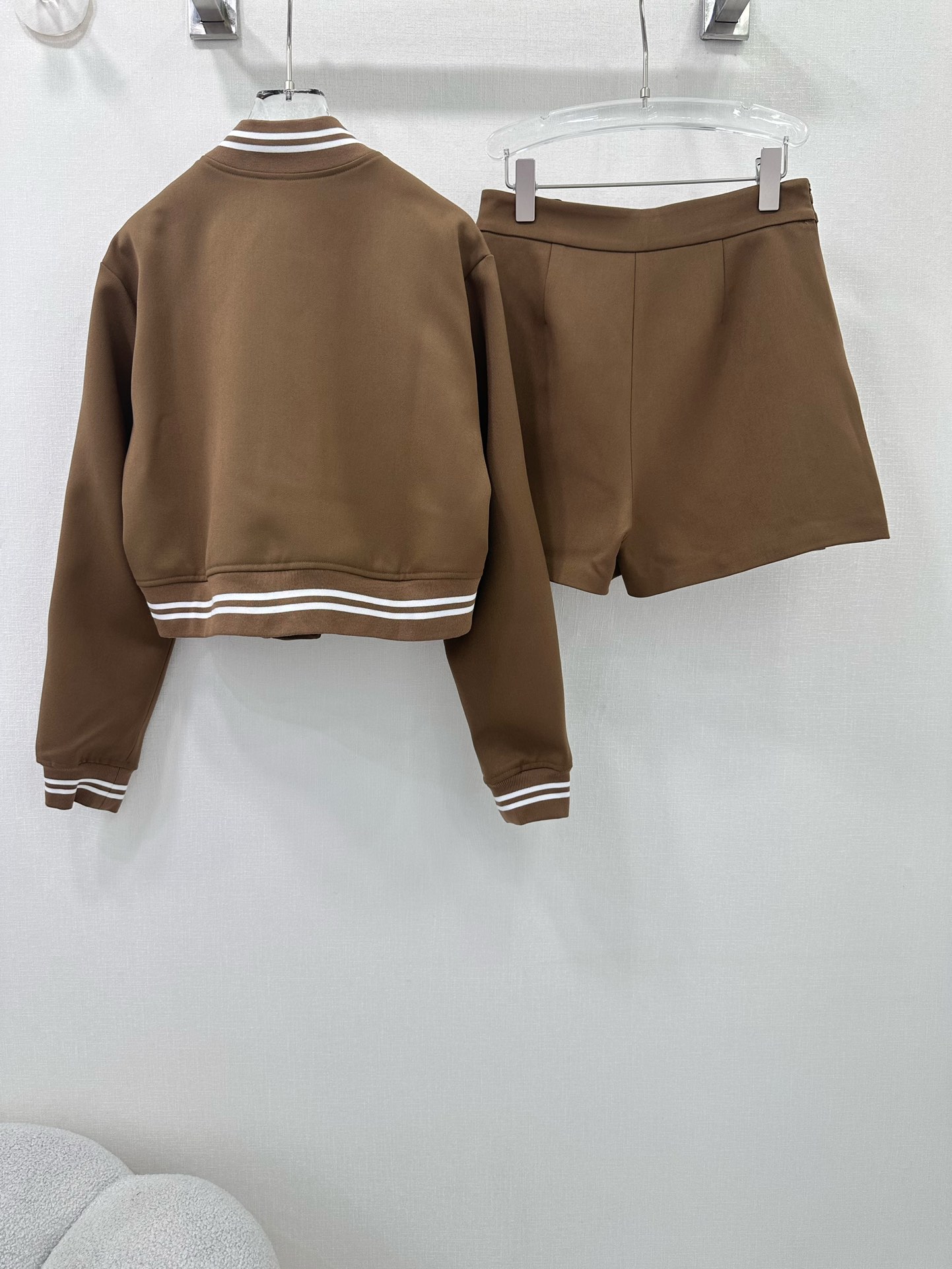 Prada 24 Autumn Series: Single-Size Female Suit Packaged with De-Age Design - 图片 8