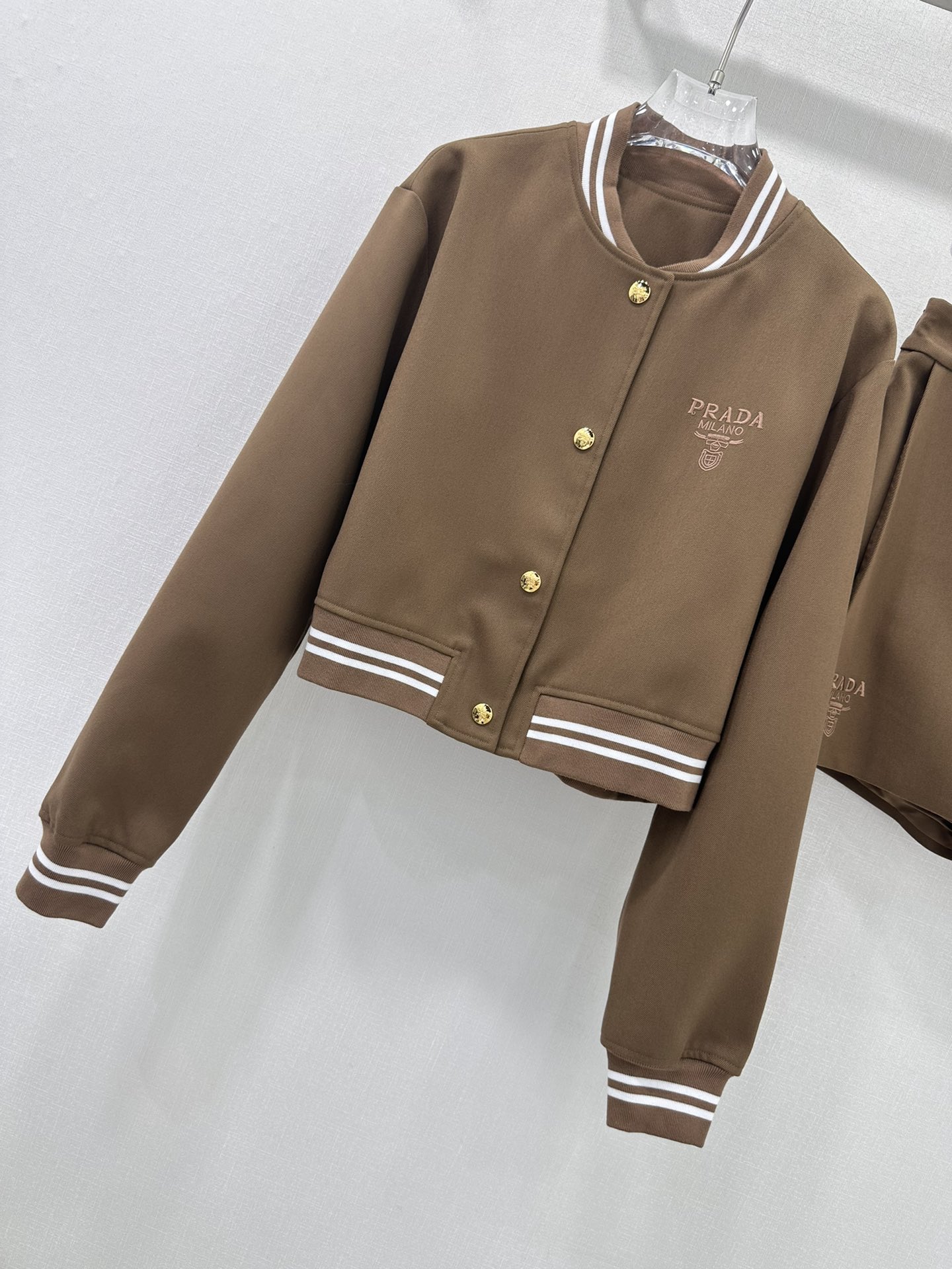 Prada 24 Autumn Series: Single-Size Female Suit Packaged with De-Age Design - 图片 4