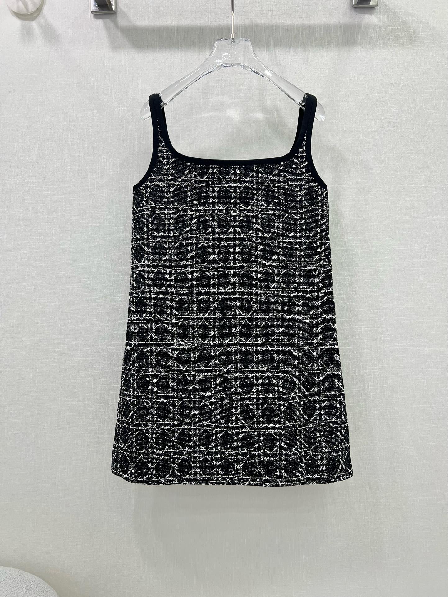 🔥🔥DIO*25秋冬新款藤格背心裙 定制提花材质 工艺处理 呈现出粗呢藤格纹肌理  垂坠性更添松弛感 彰