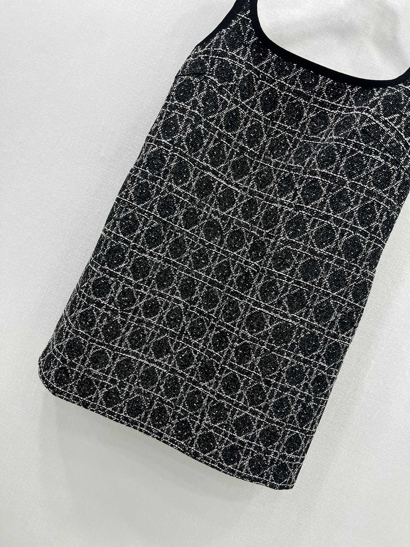 🔥🔥DIO*25秋冬新款藤格背心裙 定制提花材质 工艺处理 呈现出粗呢藤格纹肌理  垂坠性更添松弛感 彰