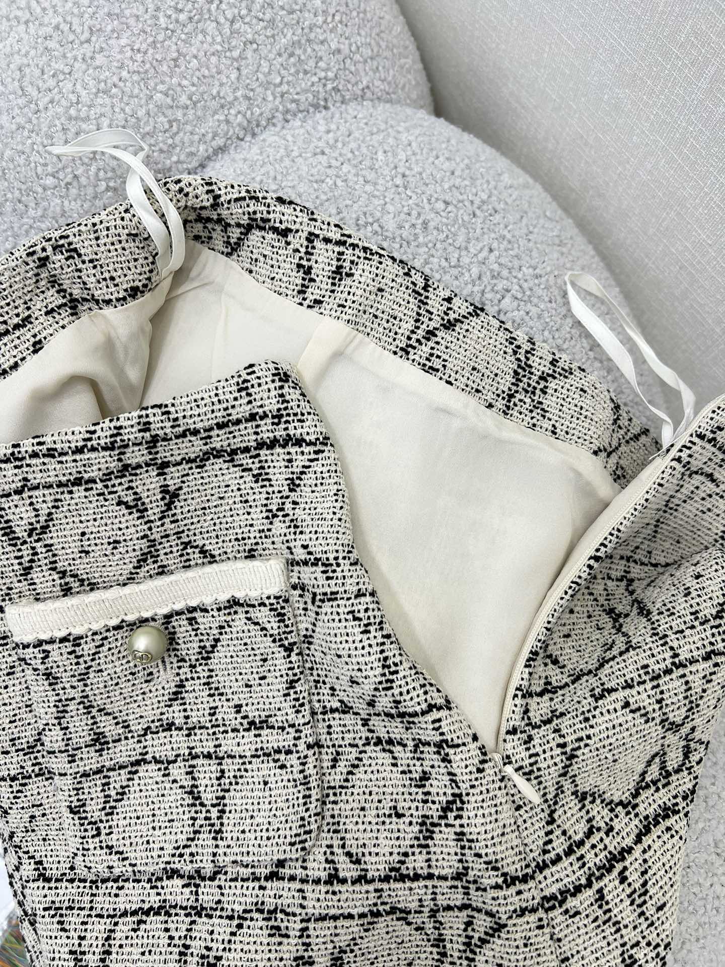 🔥🔥Dio* 25秋冬新款藤格提花半裙 经典戴妃藤格纹元素弥久珍藏，定制面料，漂亮的菱格图案，突显纹理感