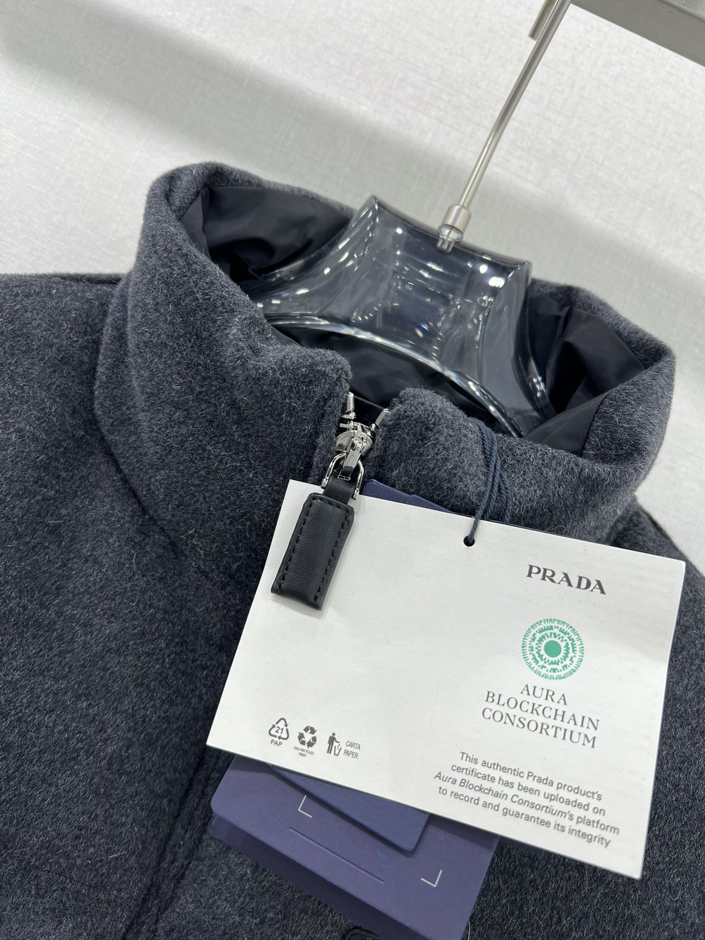 🔥🔥PRAD*24秋冬新款时髦精穿搭90白鹅绒马甲羽绒服 ！立领真皮皮带束腰羊毛呢羽绒马甲！不挑个子立体