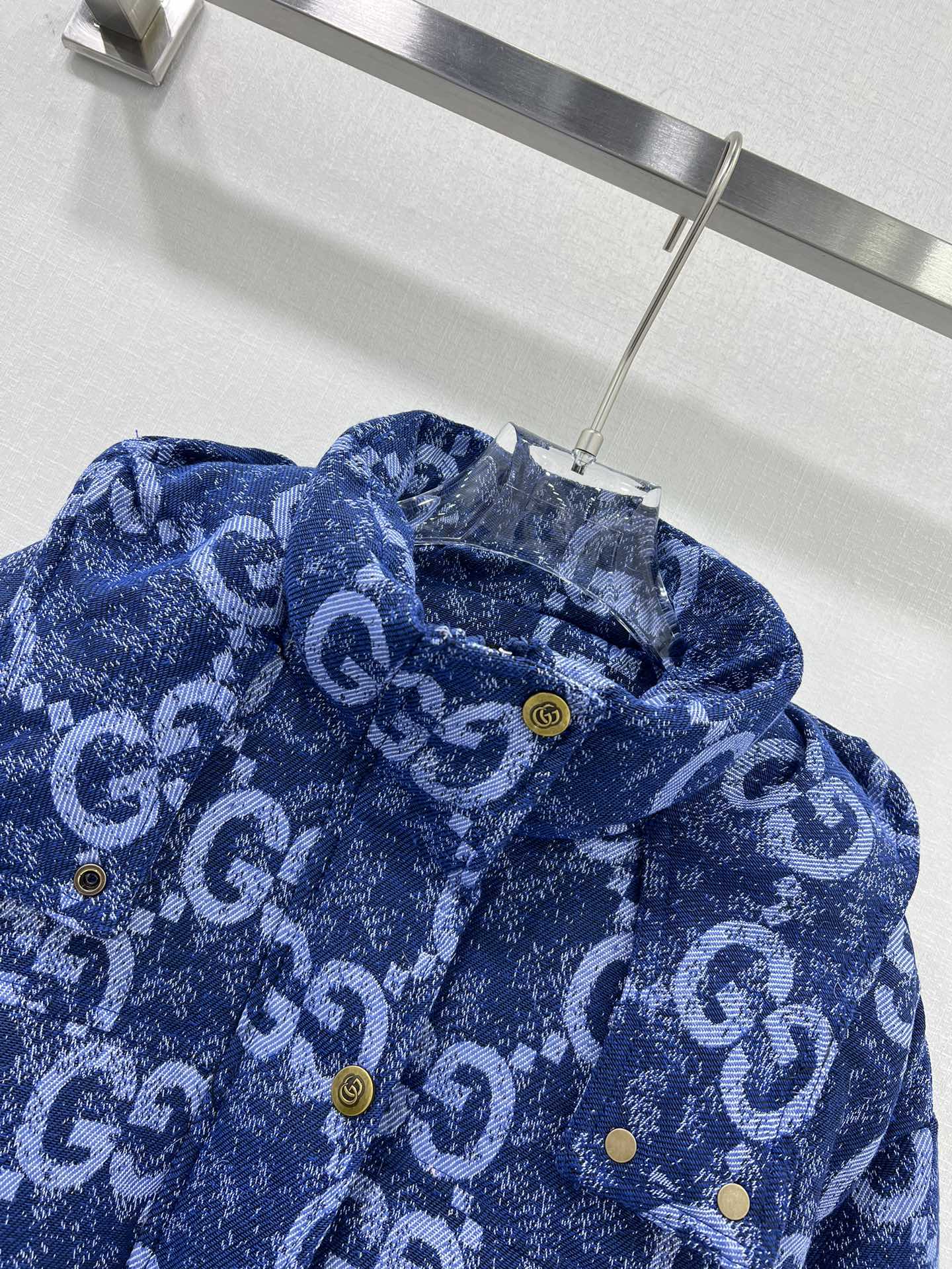 🔥🔥Gucc*25秋冬新款羽绒服 90白鸭绒 双g字母提花系列连帽撞色羽绒 满Logo印花 打造视觉层次