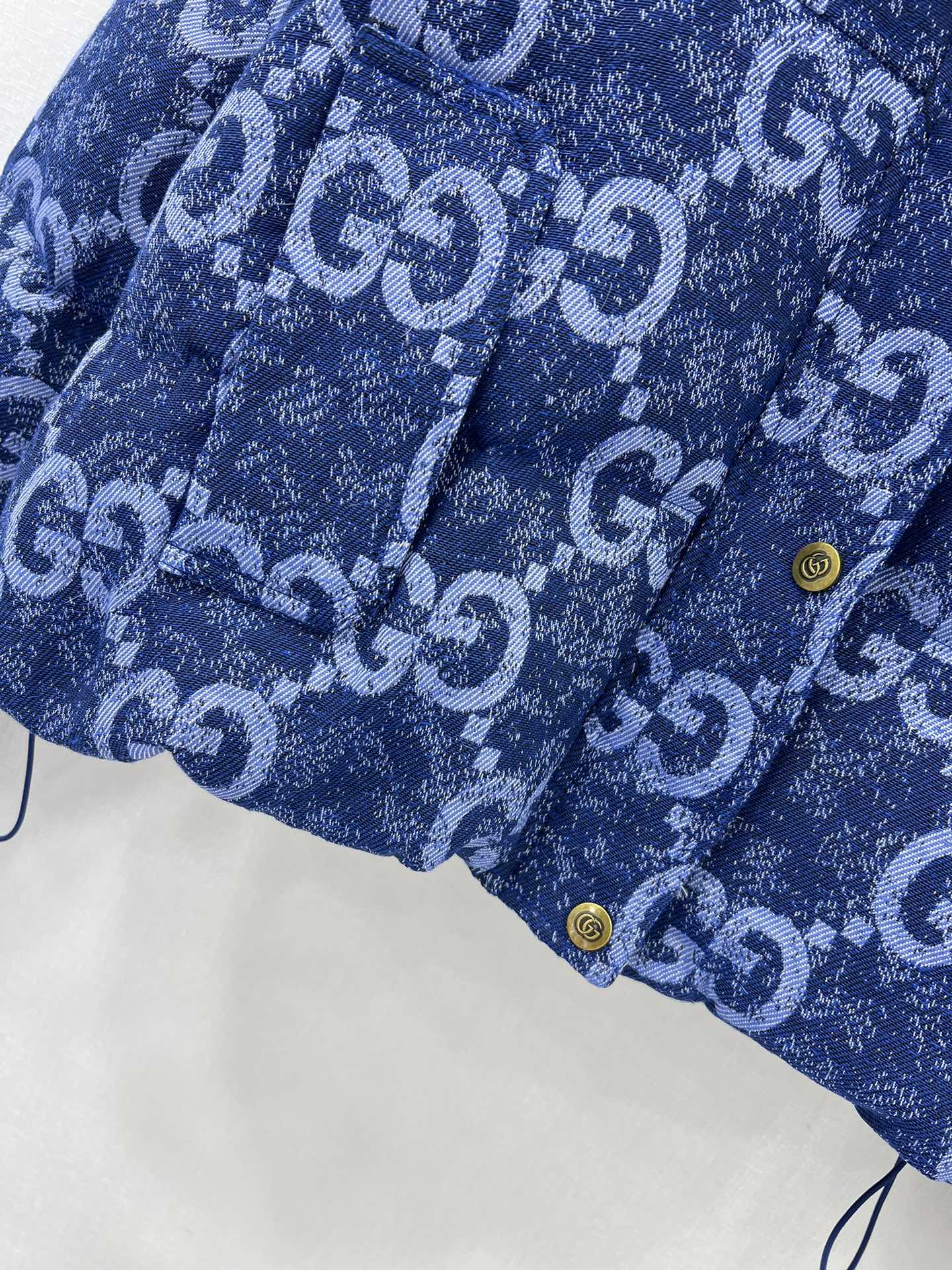 🔥🔥Gucc*25秋冬新款羽绒服 90白鸭绒 双g字母提花系列连帽撞色羽绒 满Logo印花 打造视觉层次