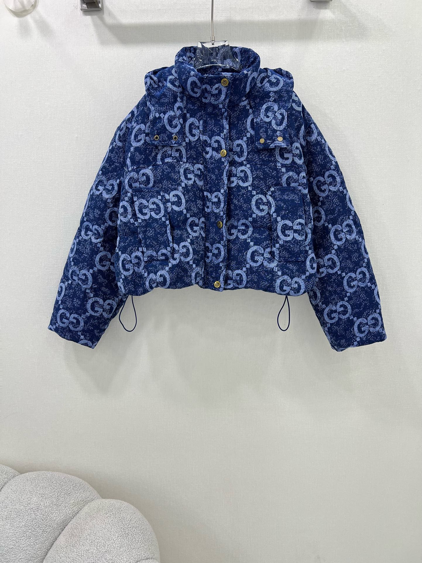 🔥🔥Gucc*25秋冬新款羽绒服 90白鸭绒 双g字母提花系列连帽撞色羽绒 满Logo印花 打造视觉层次