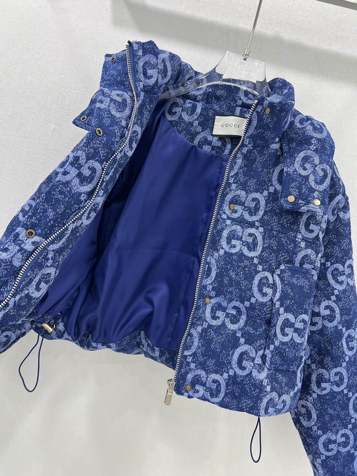 🔥🔥Gucc*25秋冬新款羽绒服 90白鸭绒 双g字母提花系列连帽撞色羽绒 满Logo印花 打造视觉层次