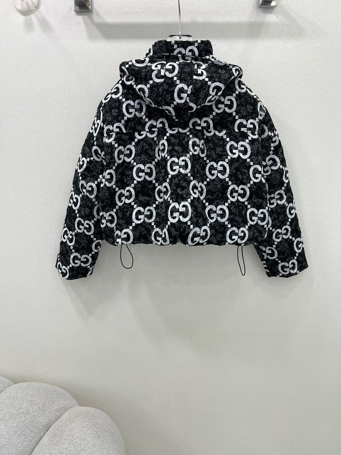 🔥🔥Gucc*25秋冬新款羽绒服 90白鸭绒 双g字母提花系列连帽撞色羽绒 满Logo印花 打造视觉层次