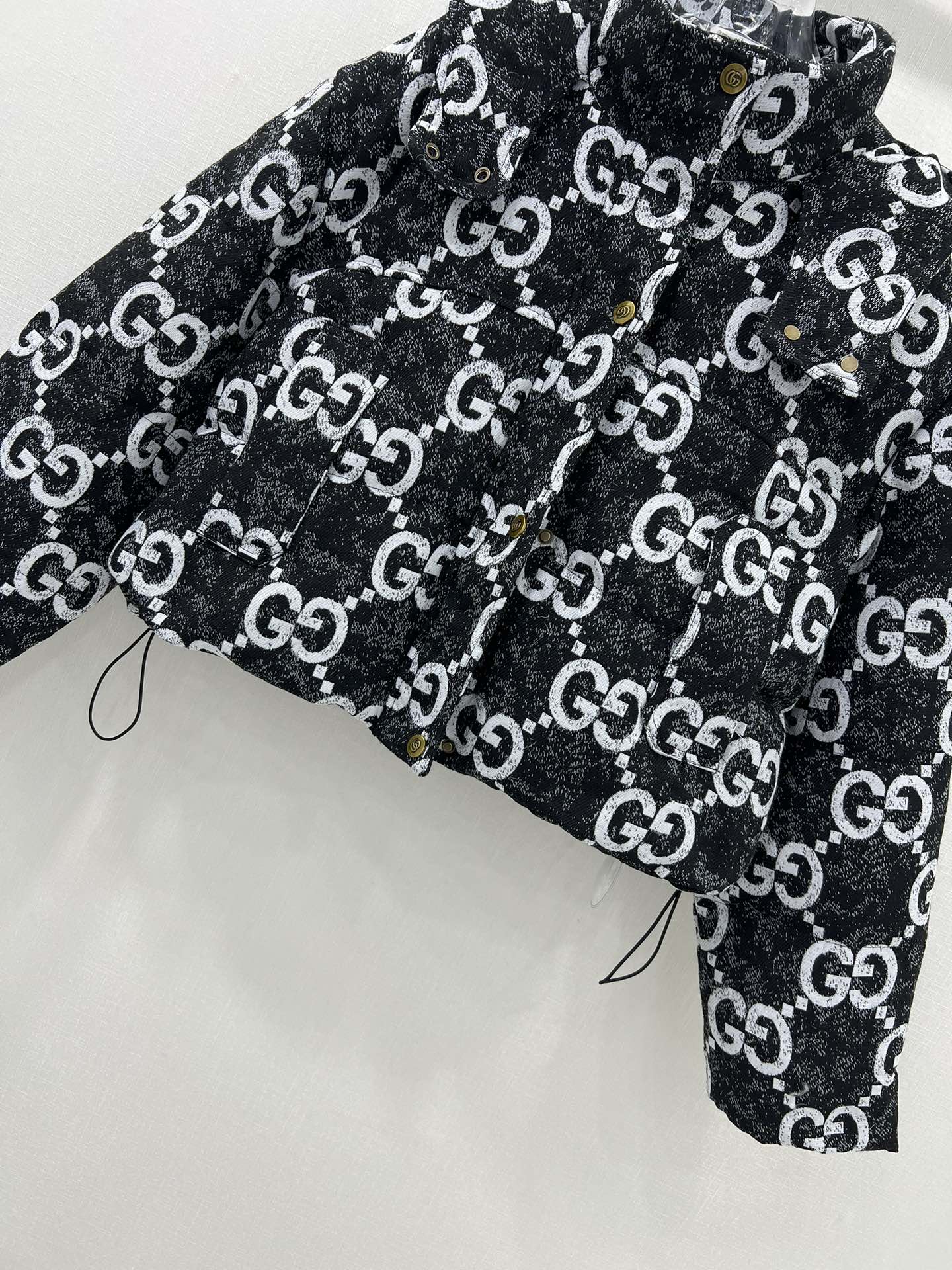 🔥🔥Gucc*25秋冬新款羽绒服 90白鸭绒 双g字母提花系列连帽撞色羽绒 满Logo印花 打造视觉层次