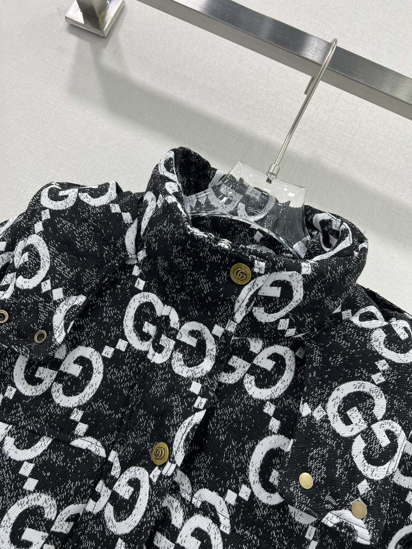 🔥🔥Gucc*25秋冬新款羽绒服 90白鸭绒 双g字母提花系列连帽撞色羽绒 满Logo印花 打造视觉层次