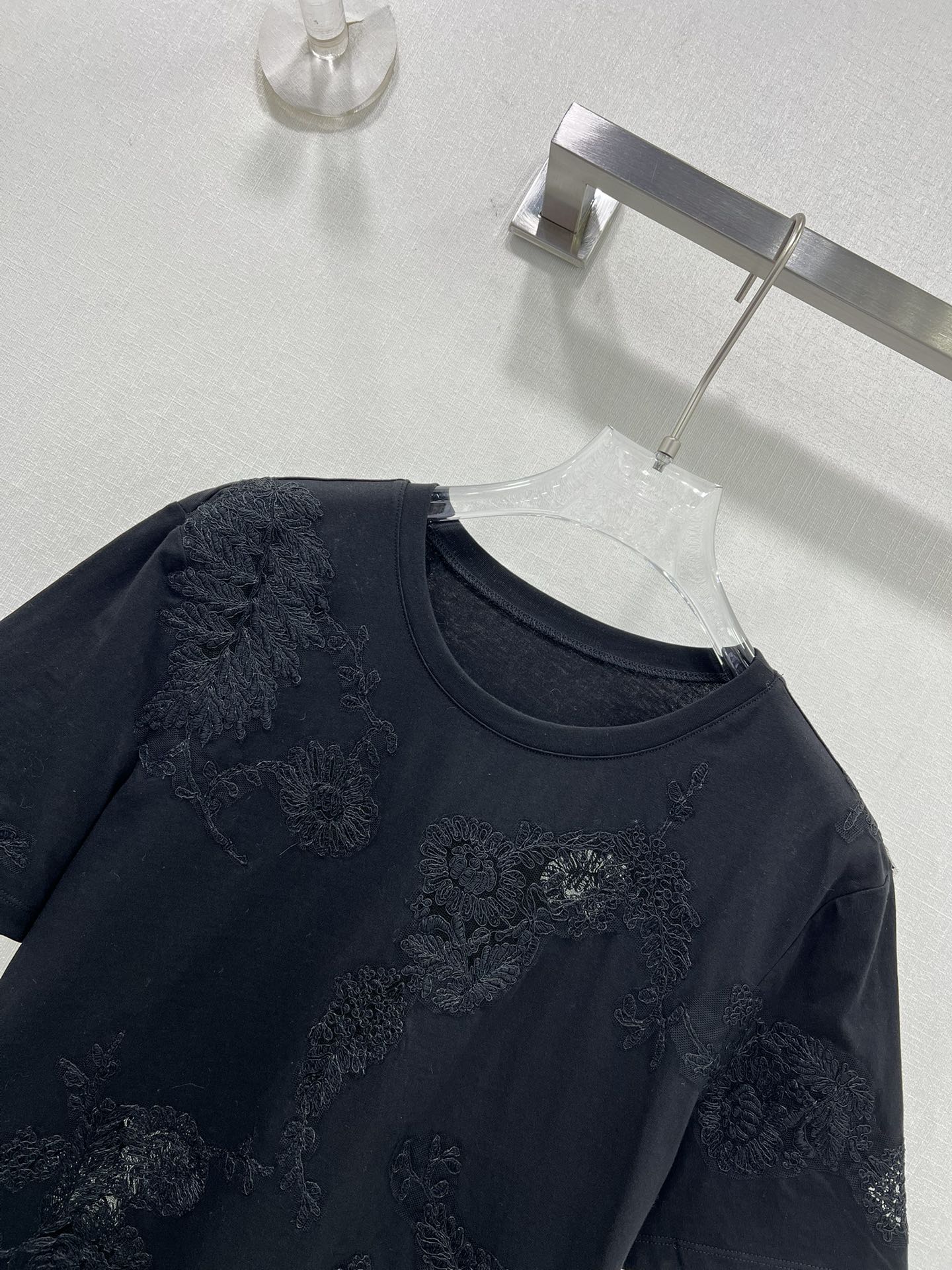 High-Quality Custom Original T-shirt with YB Slash Design and Bulletproof Cotton - 图片 3