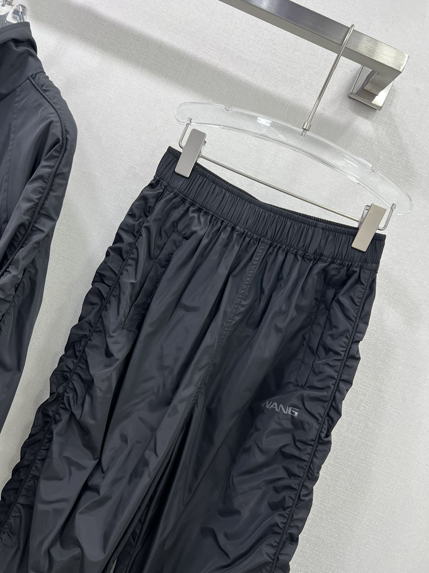 “Alexander Wan Spring Suit: Stylish One-Size-Fits-All Female Suit Collection” - 图片 6