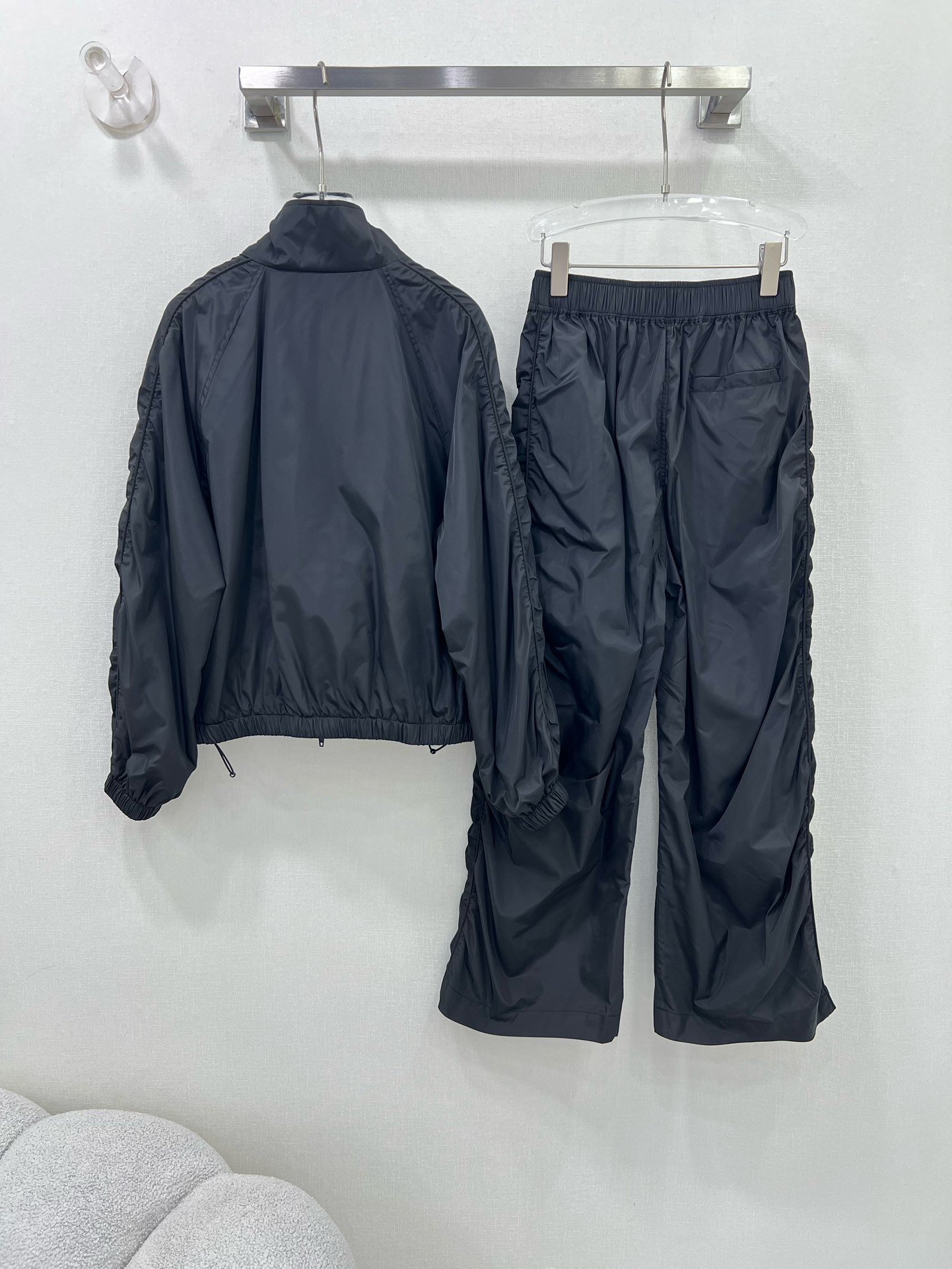 “Alexander Wan Spring Suit: Stylish One-Size-Fits-All Female Suit Collection” - 图片 9