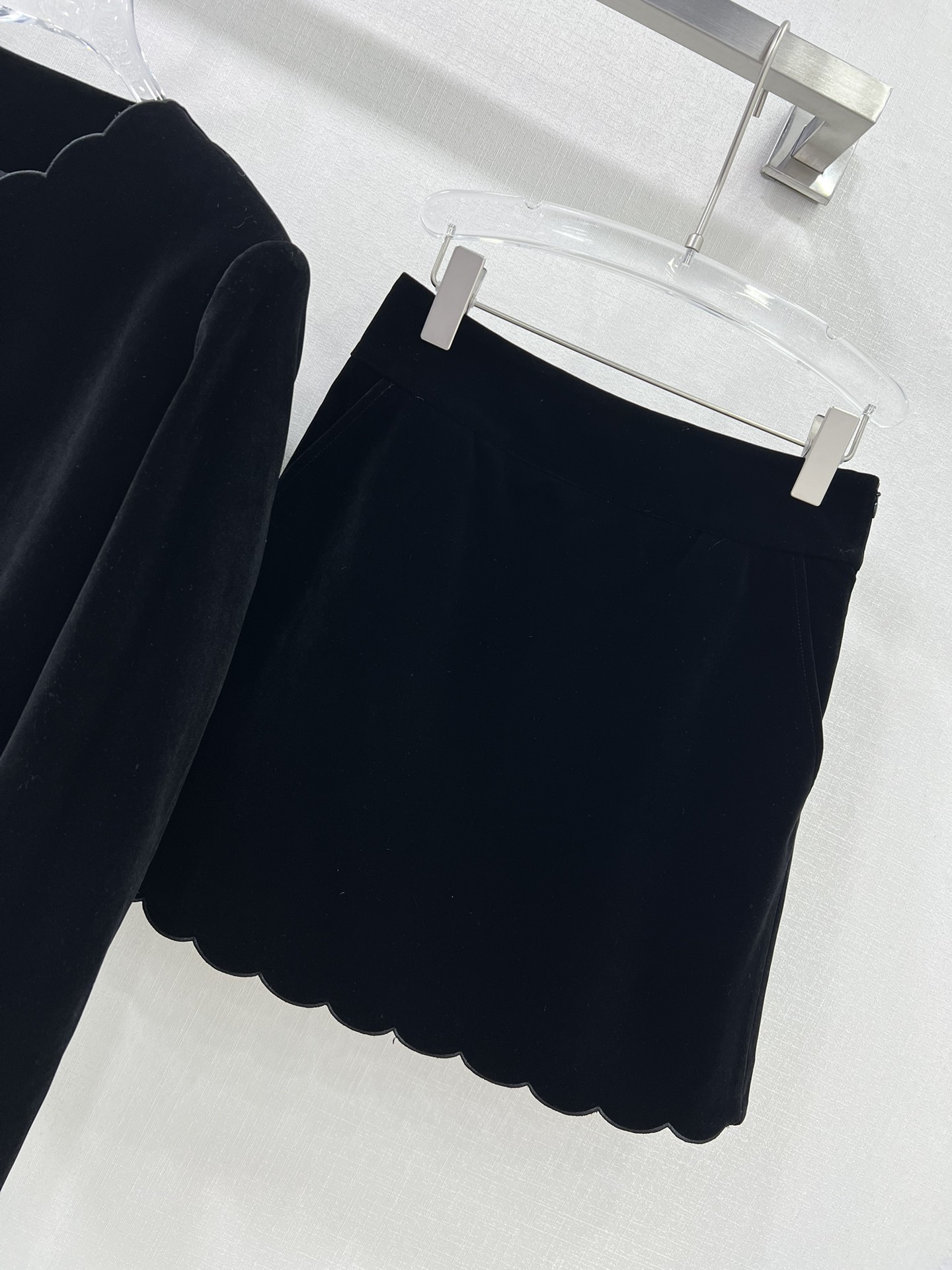 Velvet Long-Sleeved Suit Set with Elegant Details and Customizable Options - 图片 6