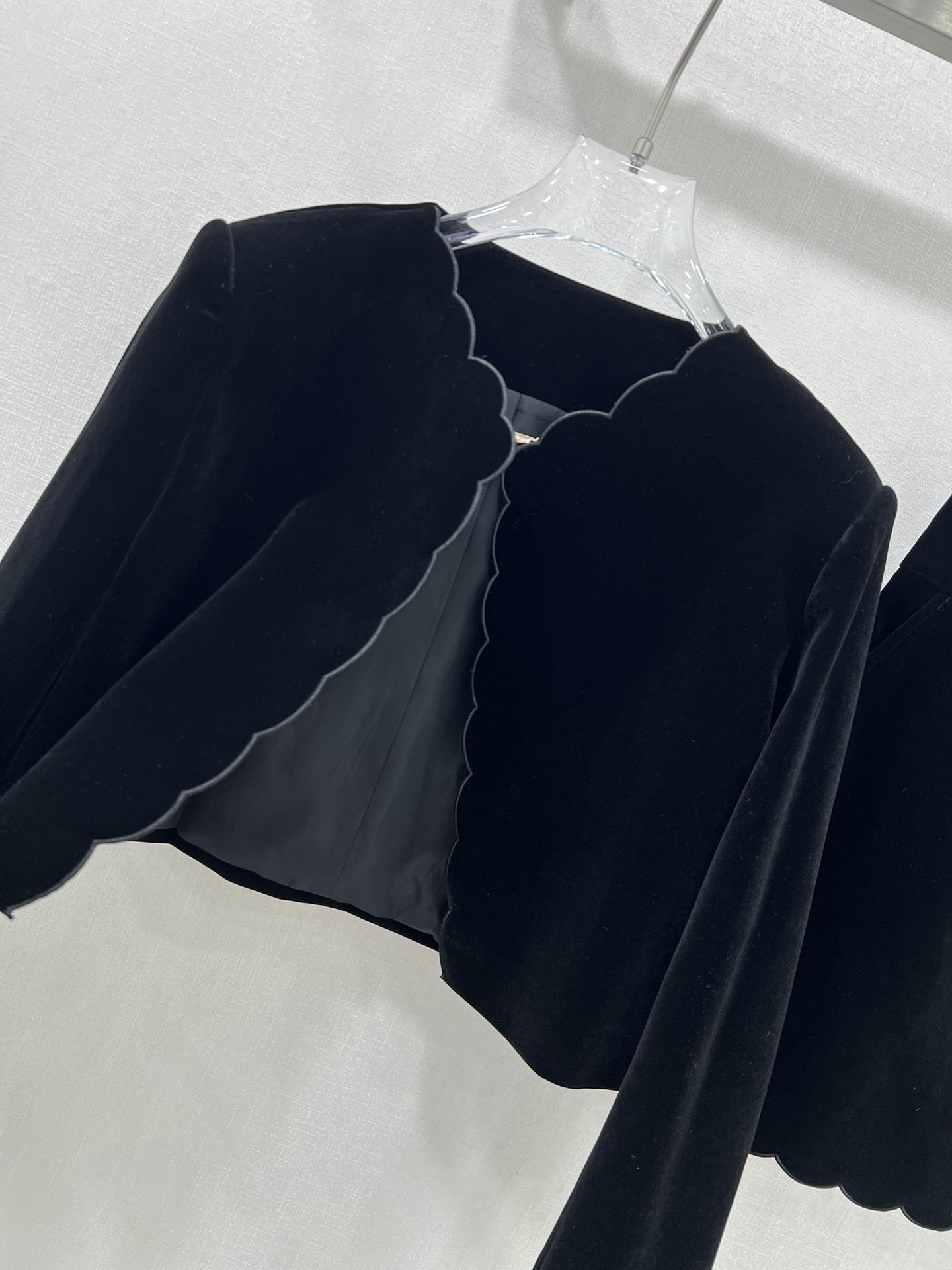 Velvet Long-Sleeved Suit Set with Elegant Details and Customizable Options - 图片 5