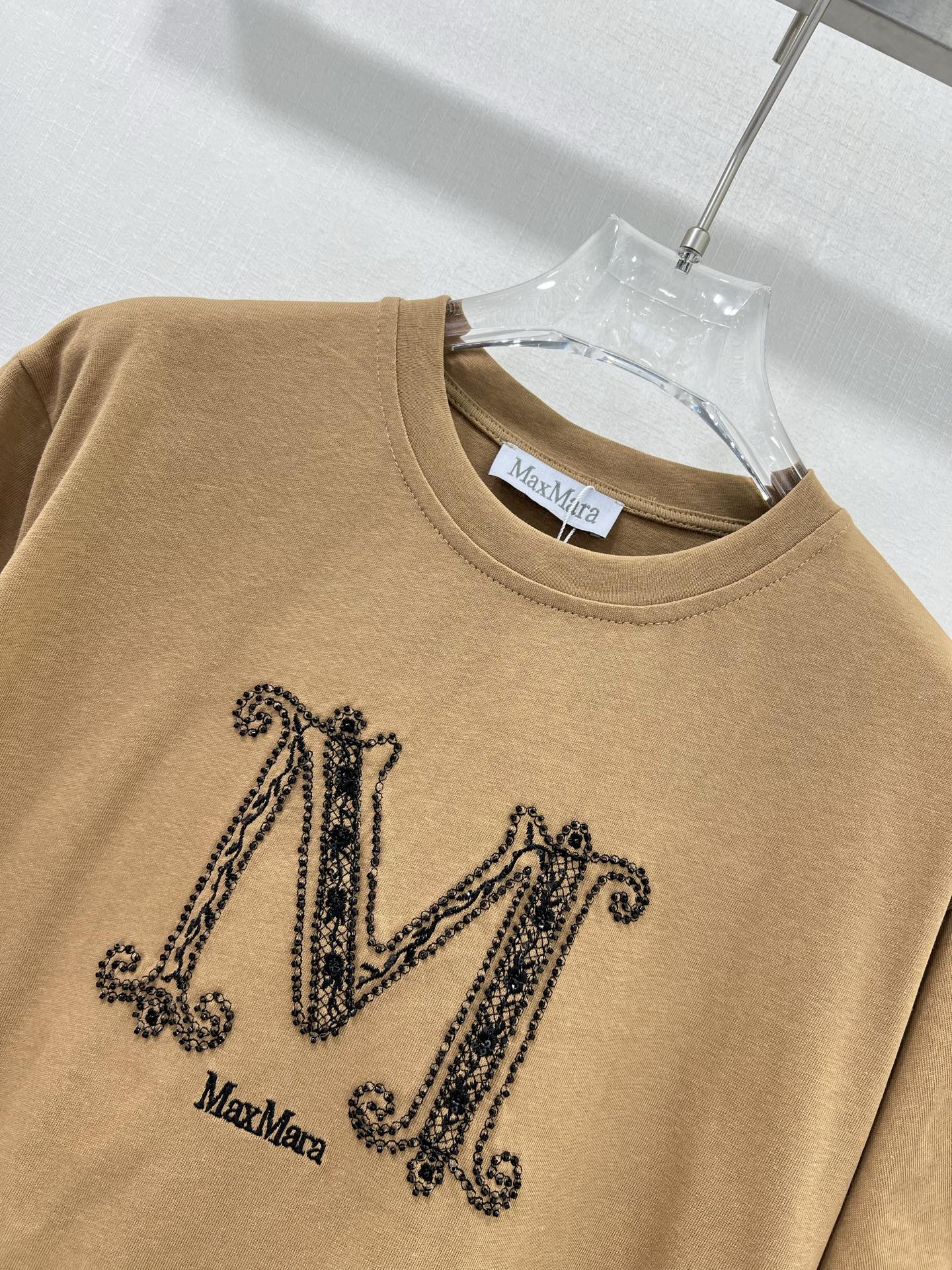 Max Mara P357 Dress: Stylish T-Shirt Pack with M-Letter Nail Embroidery for Summer Men - 图片 3