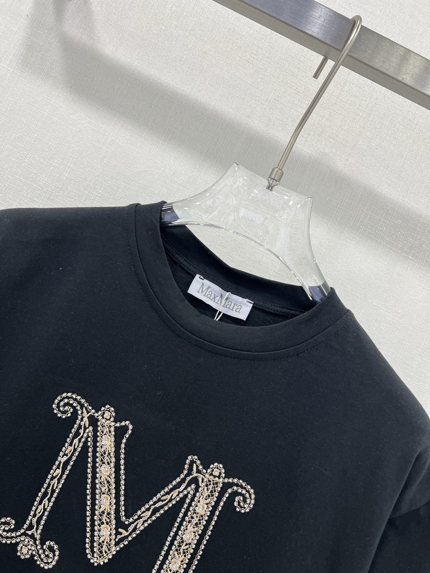 Max Mara’s P357 T-Shirt: Classic Style with Comfortable Fit for All Sizes - 图片 2