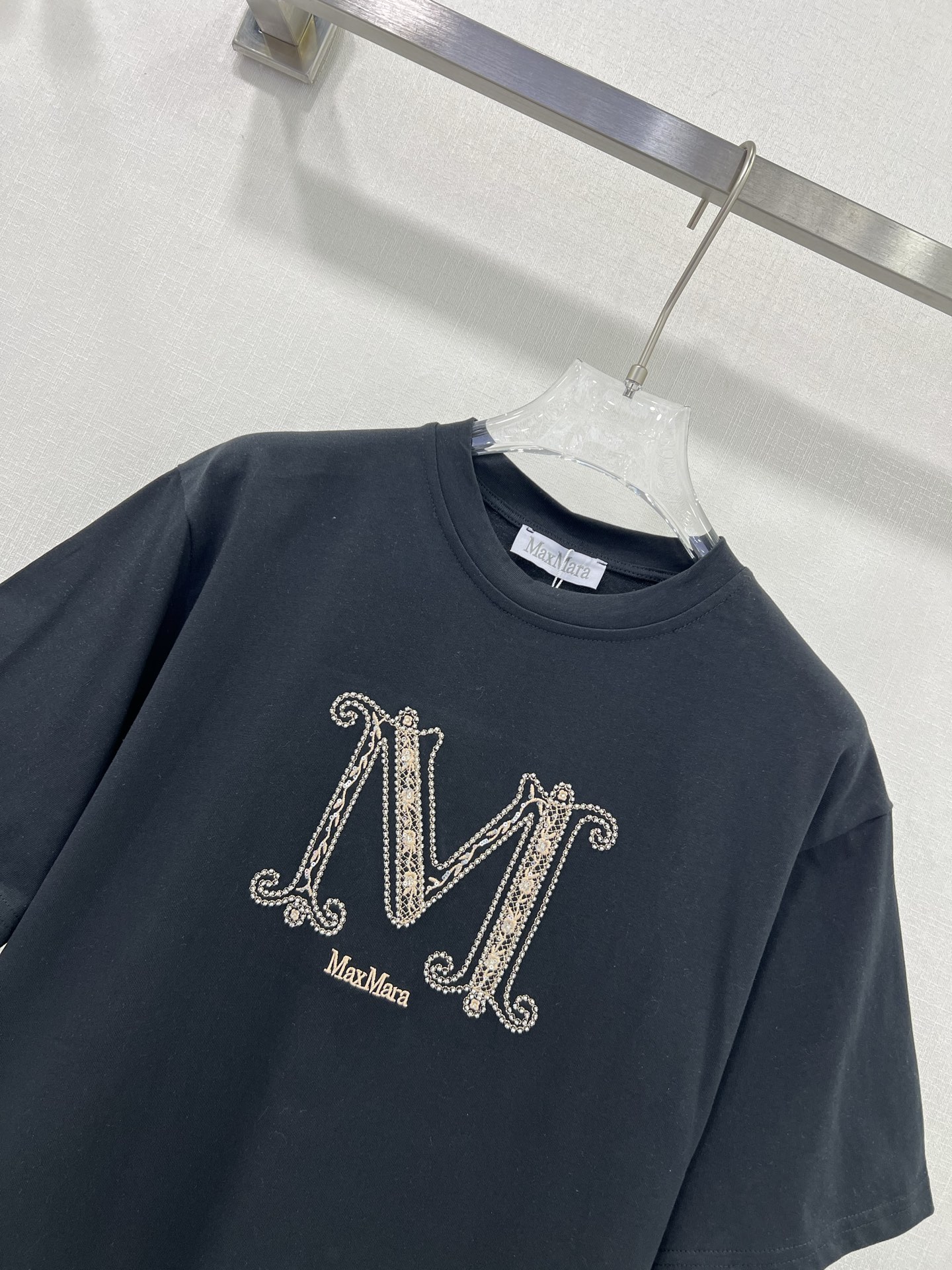 Max Mara’s P357 T-Shirt: Classic Style with Comfortable Fit for All Sizes - 图片 3