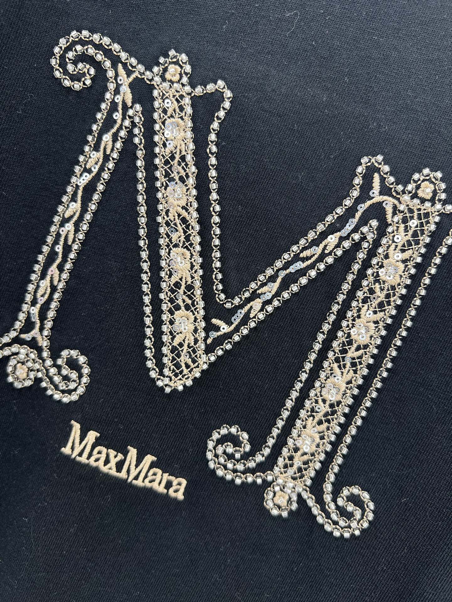 Max Mara’s P357 T-Shirt: Classic Style with Comfortable Fit for All Sizes - 图片 4